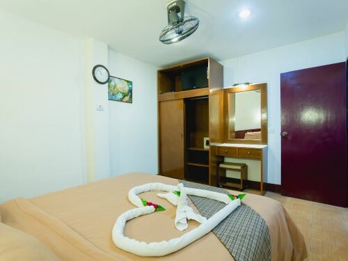 Premier Double Room With Balcony в Rabbit Mansion Patong Hotel