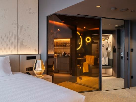 Deluxe Room - Newly Renovated