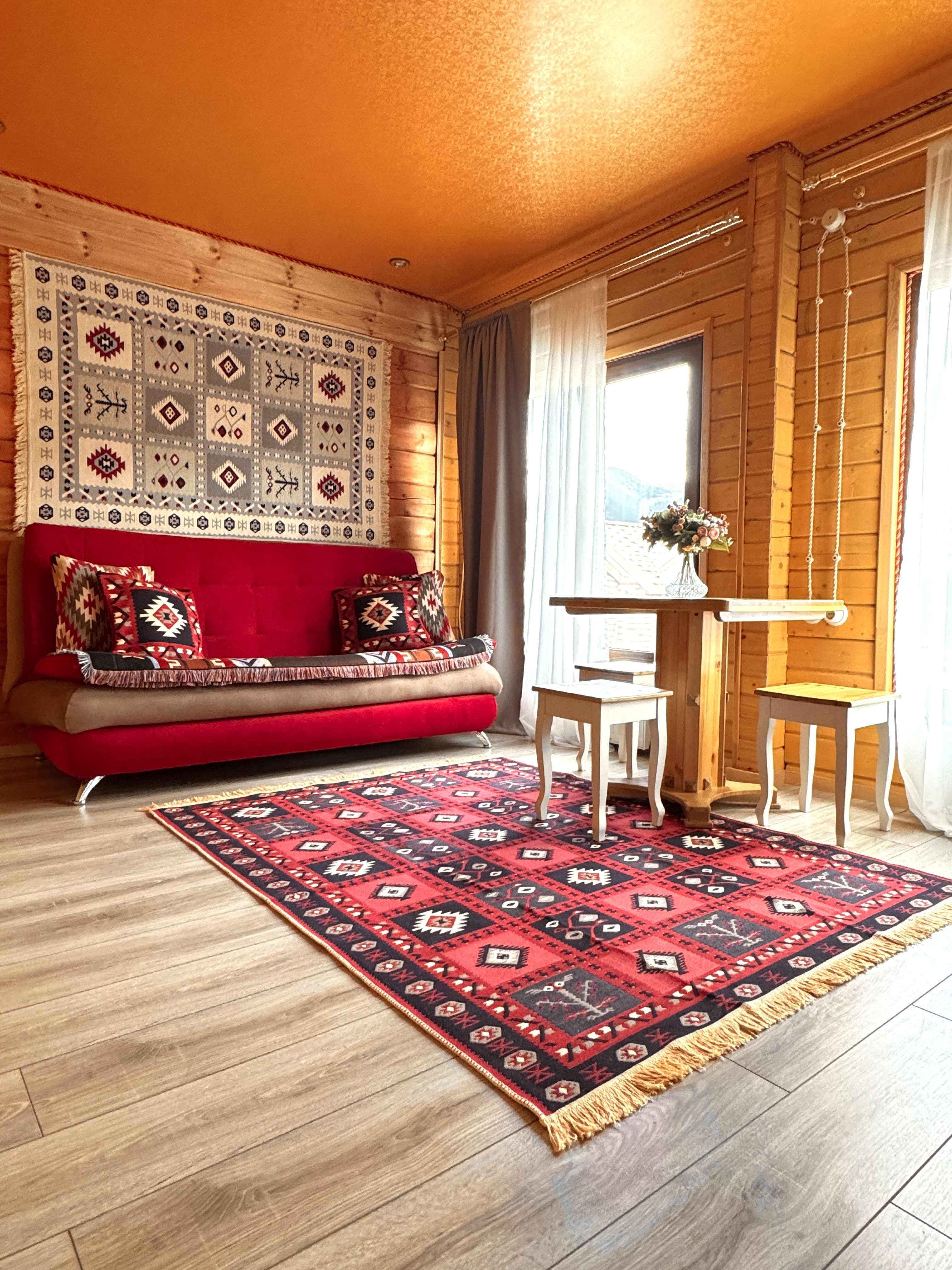 Двухкомнатный комфорт с общей террасой и видом на горы | 2 этаж