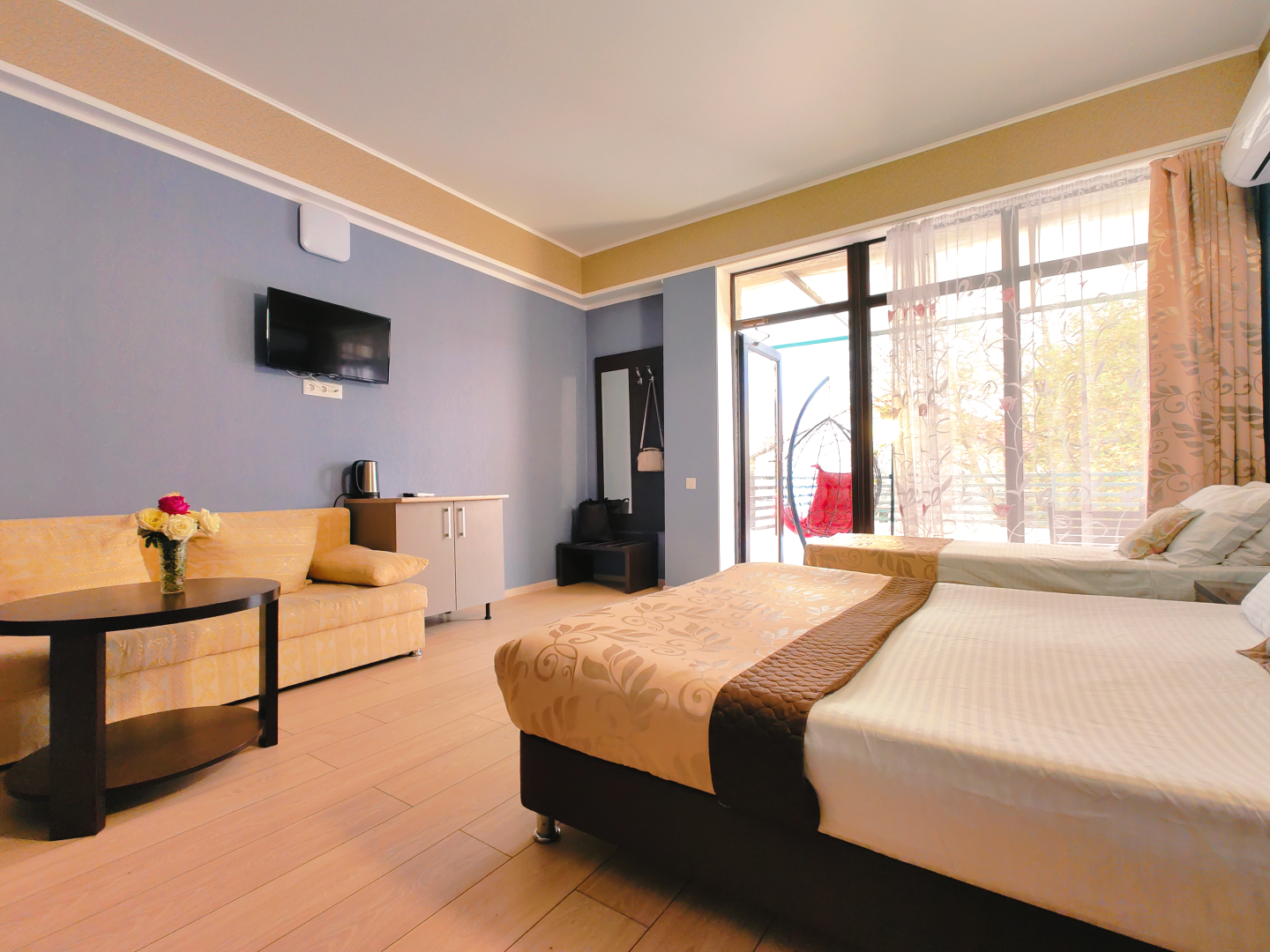 Пятиместный комфорт с общей террасой