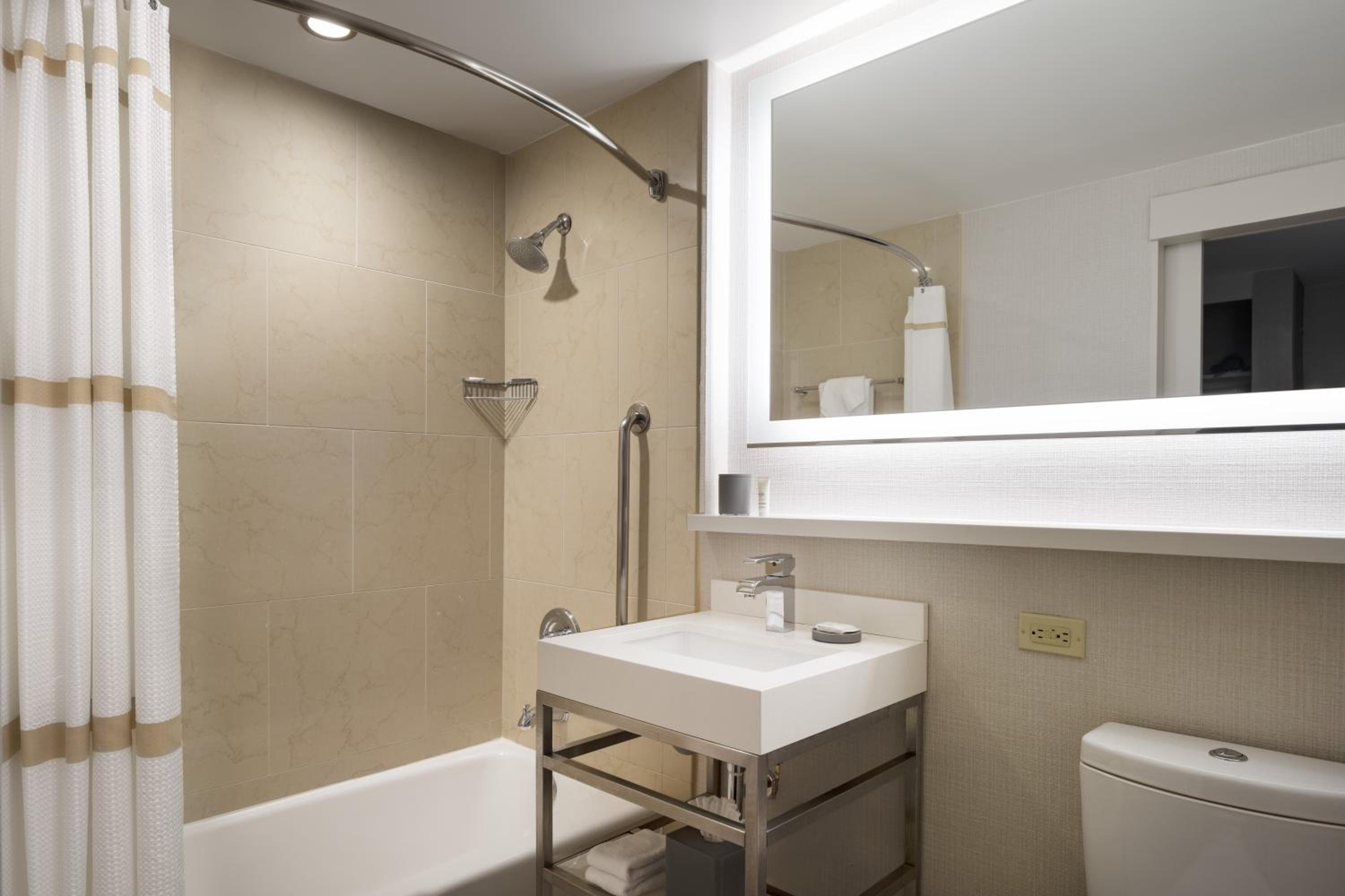 Double Room with Two Double Beds - Hearing Accessible 