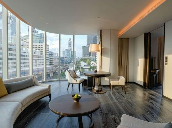 Corner King Suite