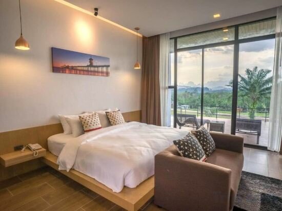 Deluxe Room with Pool Access and Balcony