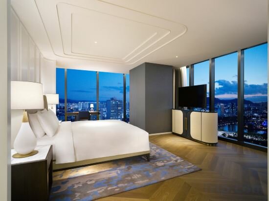 Opera Suite With Club Millesime Access