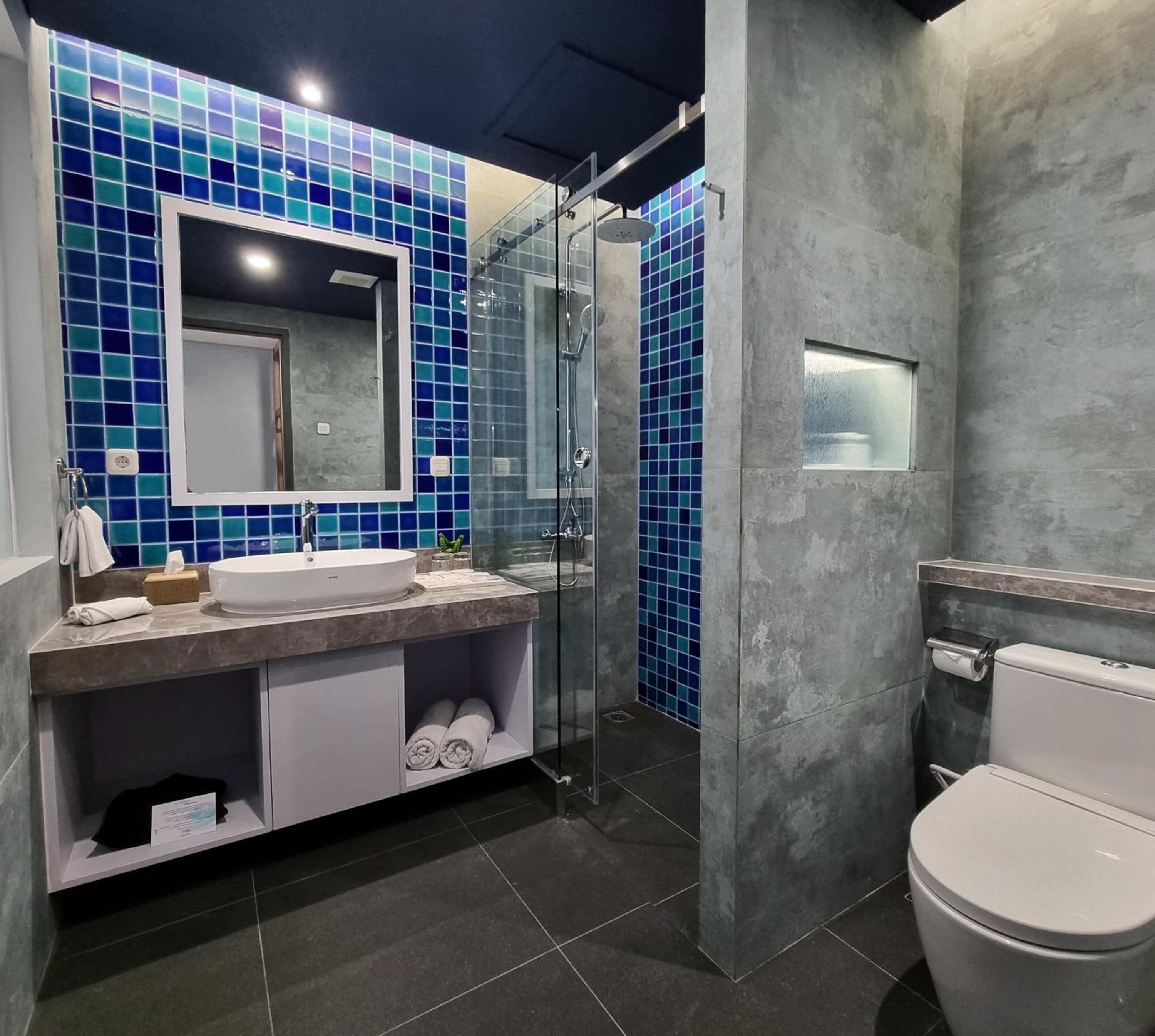 Executive Aurora King Bed