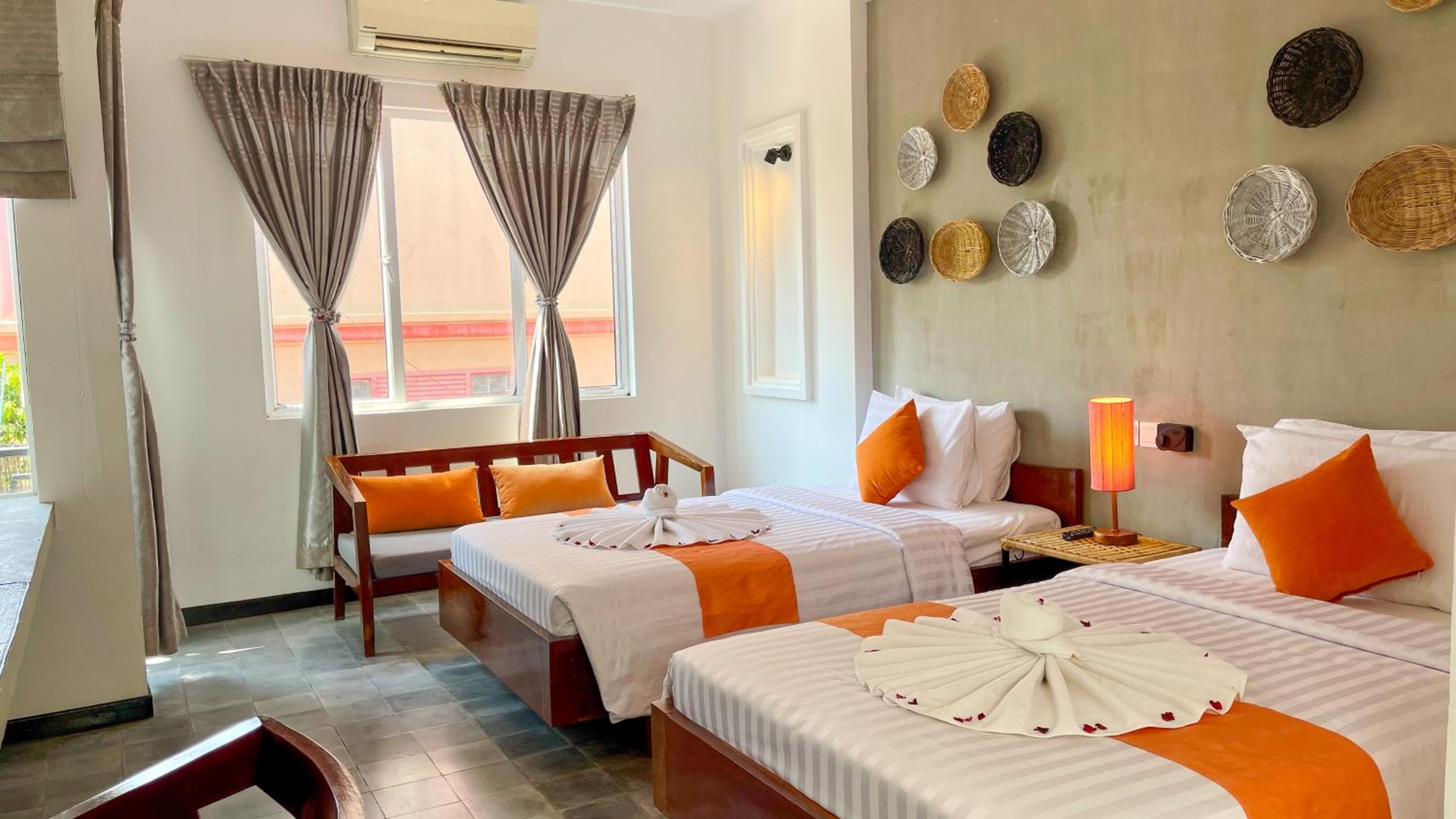 Cabana Twin With Balcony - Free Pick Up