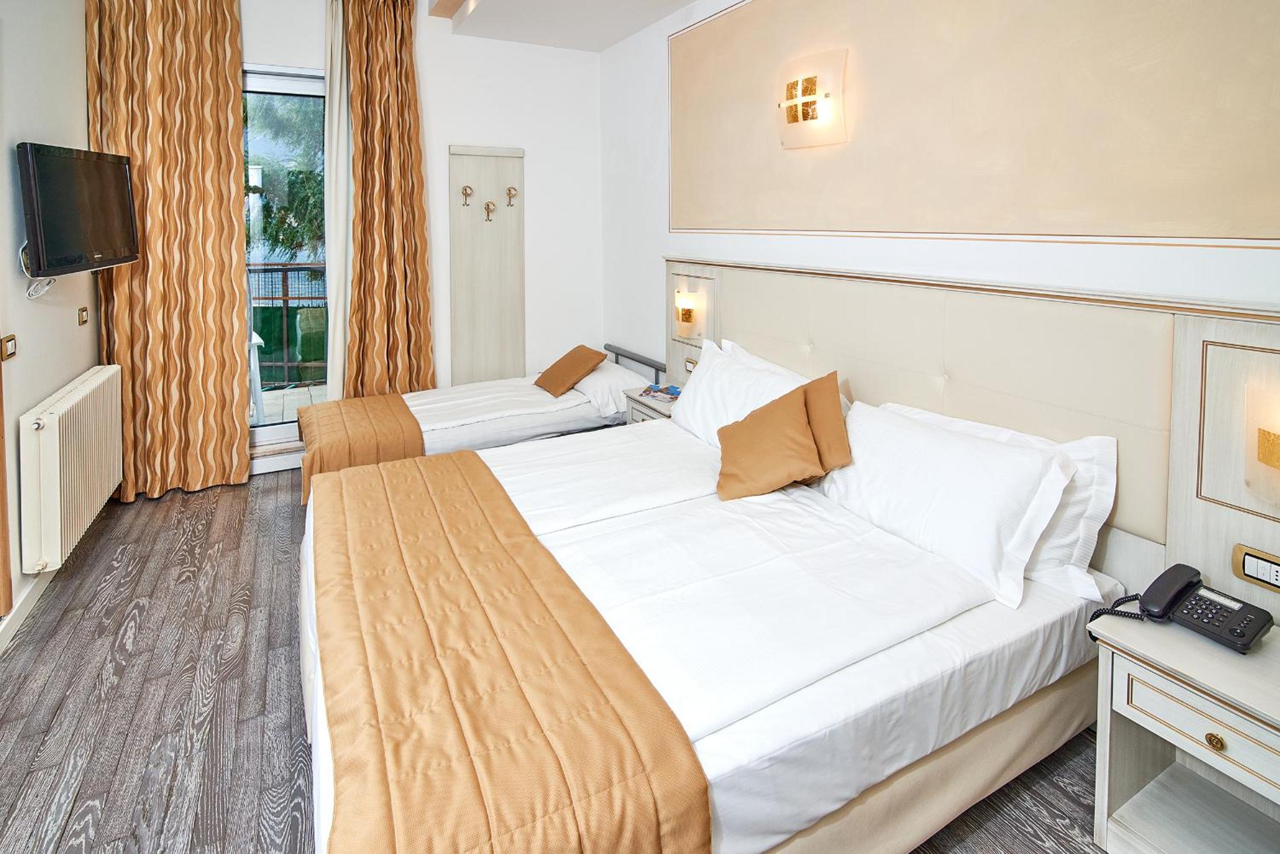 Triple Room with Garden View