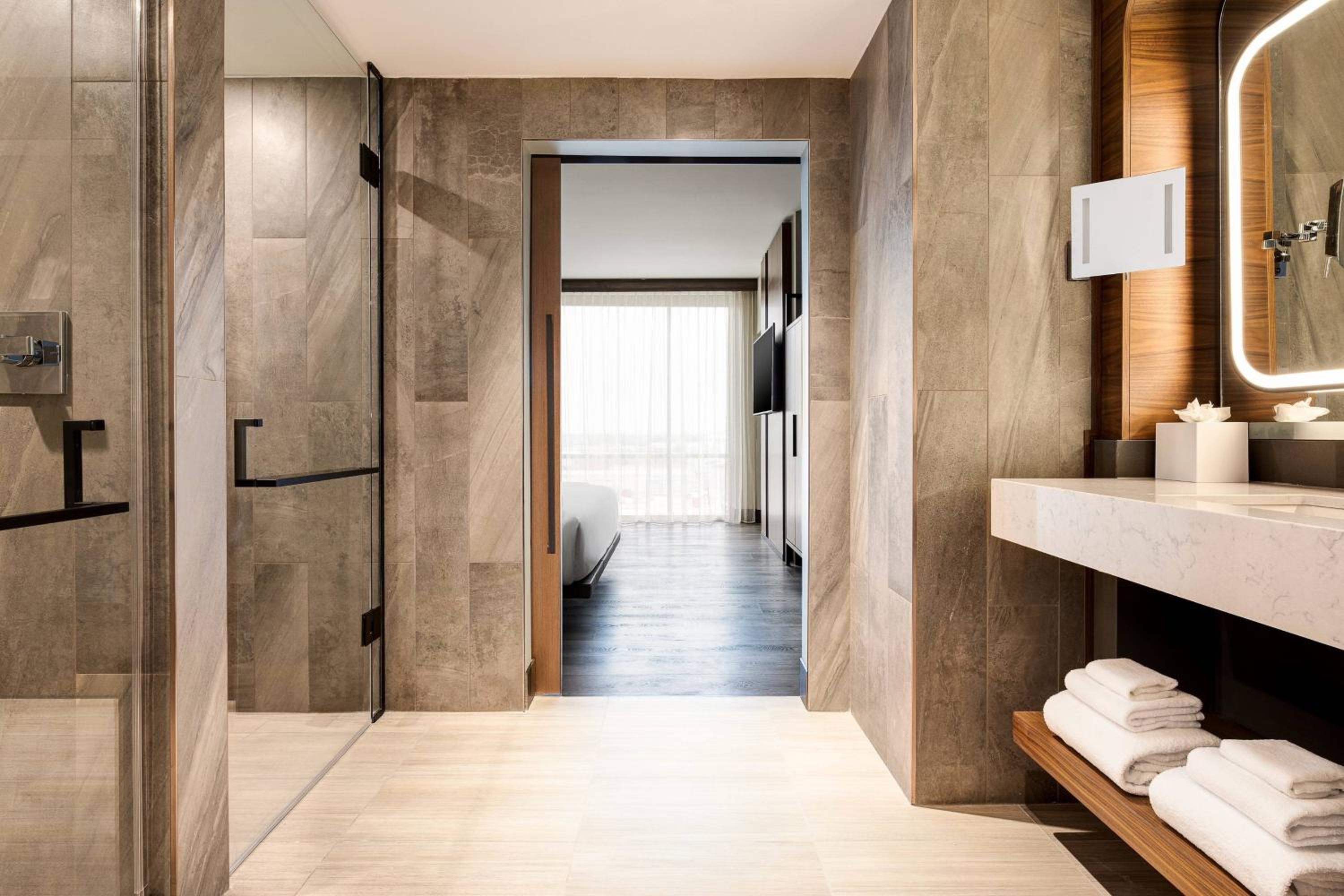 One-Bedroom Corner King Suite