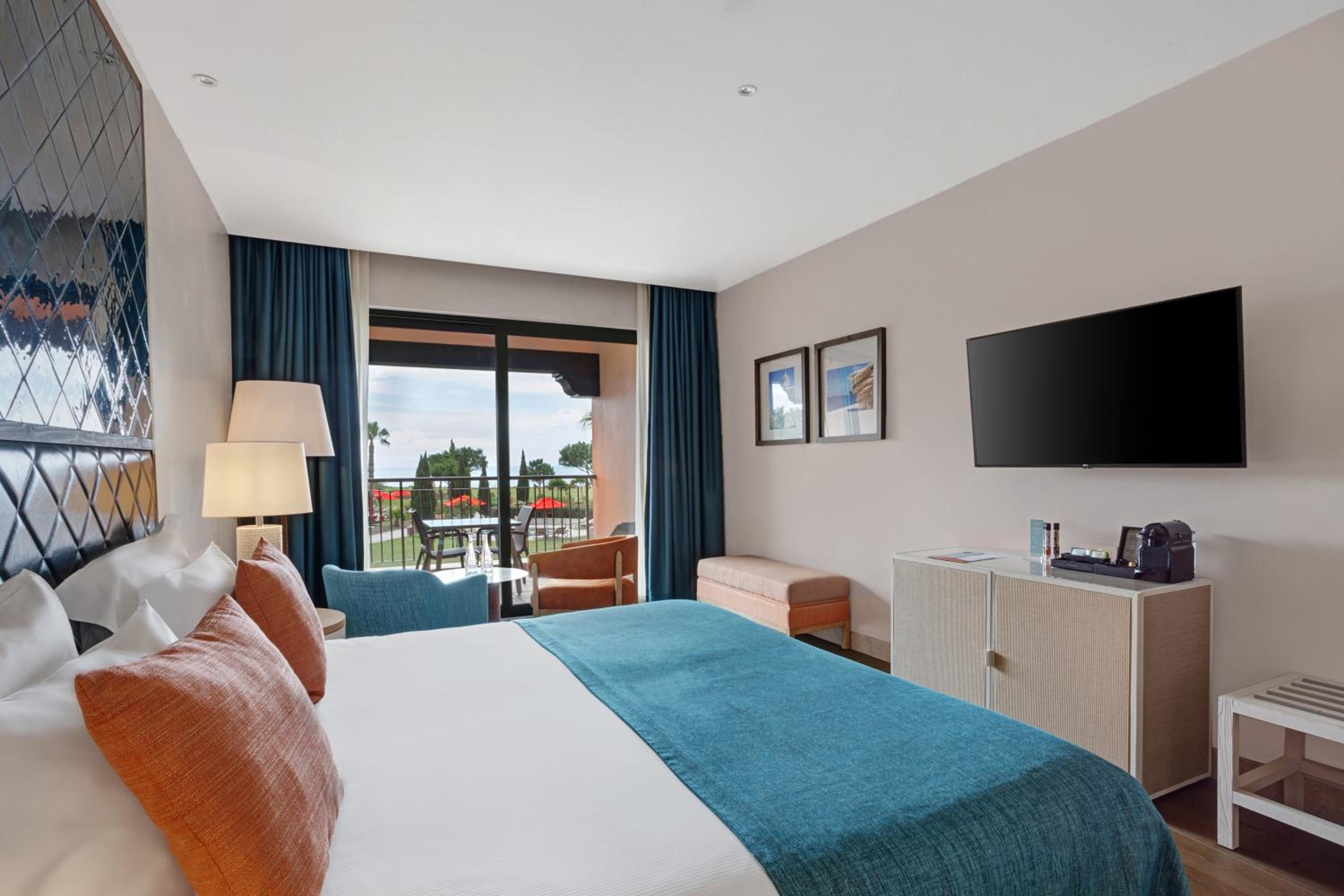 Double or Twin Room with Sea View