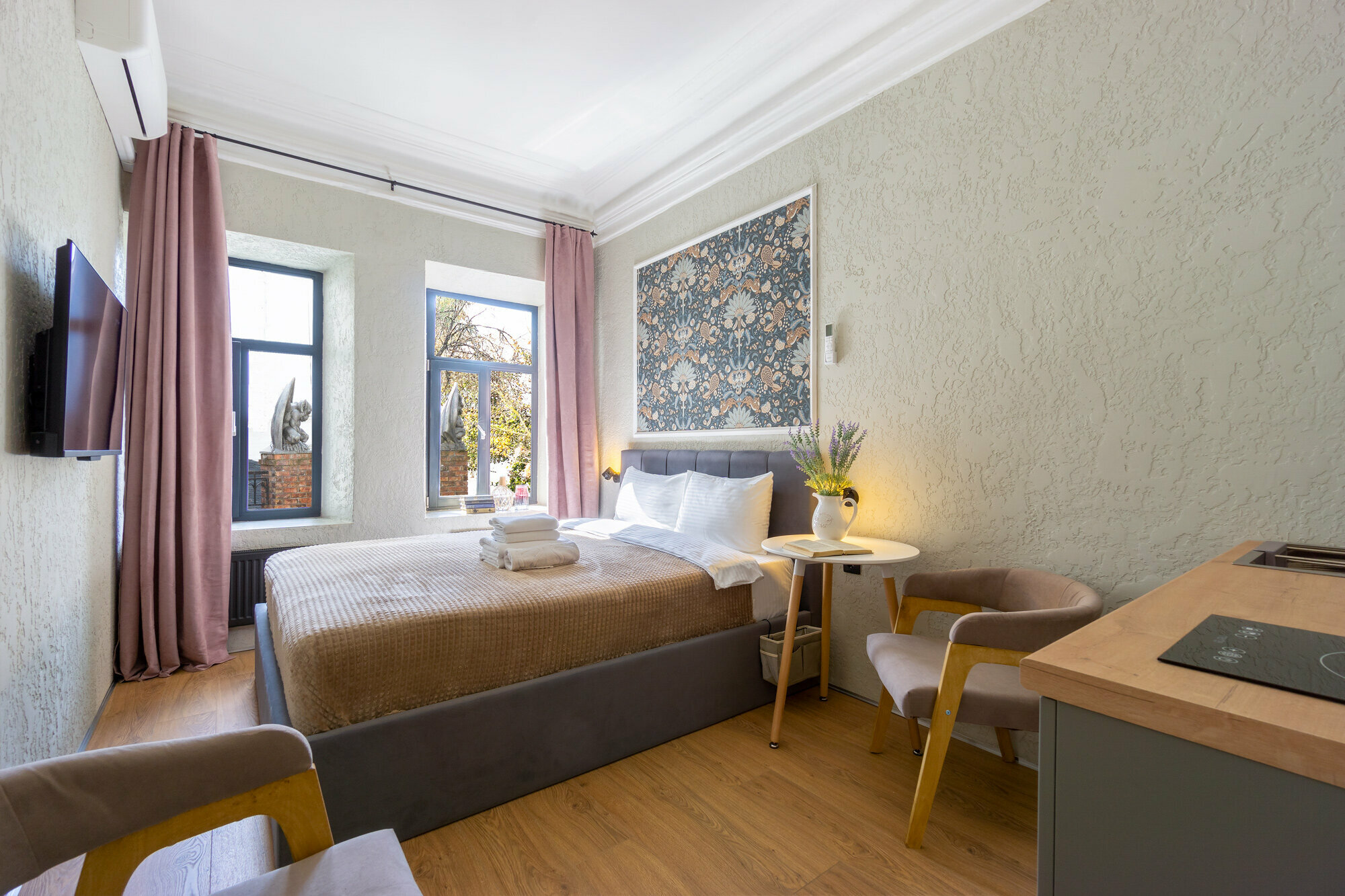 Однокомнатные апартаменты люкс с видом на гаргулей