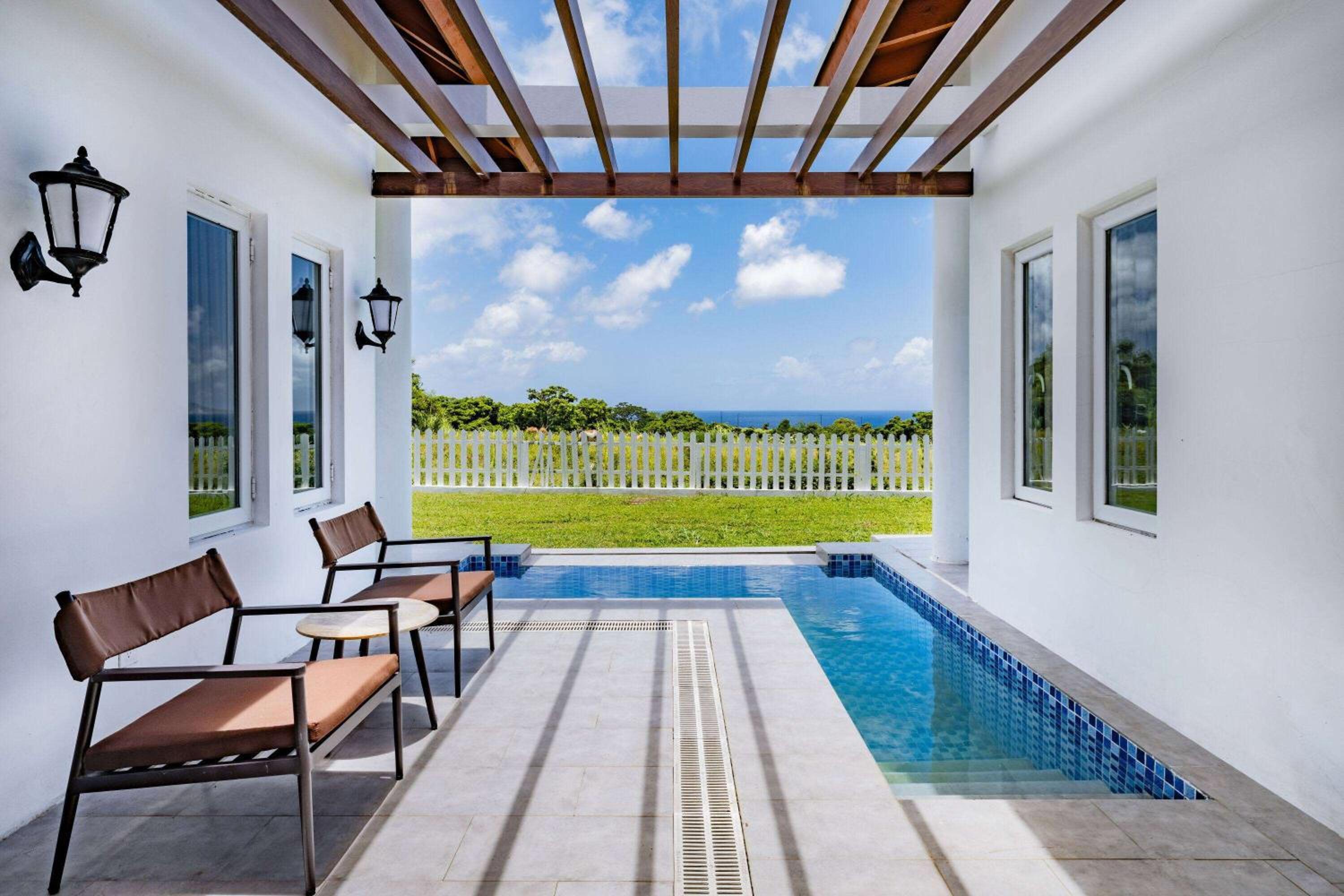 Swim-Up Villa With Two Queen Beds And Garden View - Non-Smoking