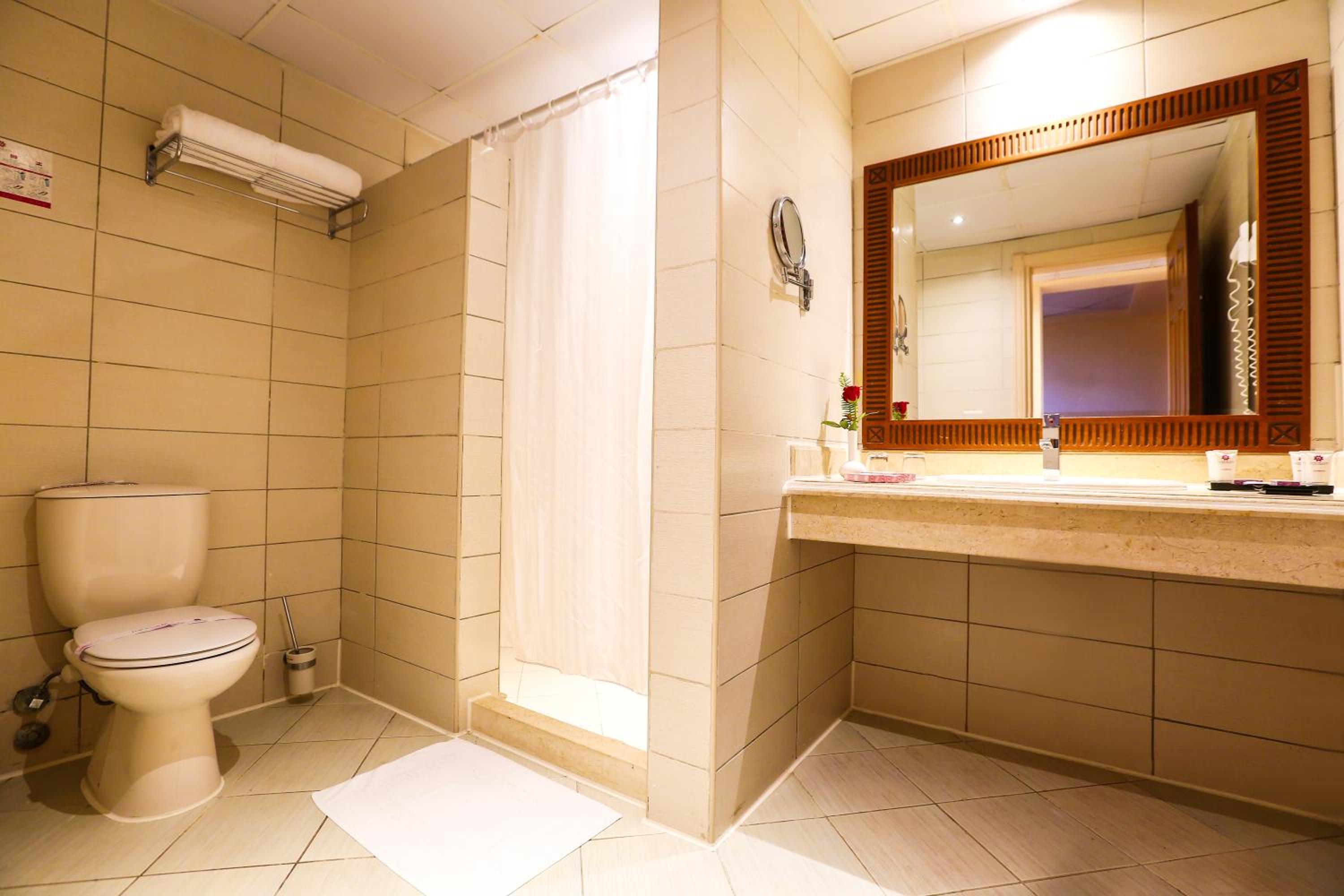 Family Room with Garden View 