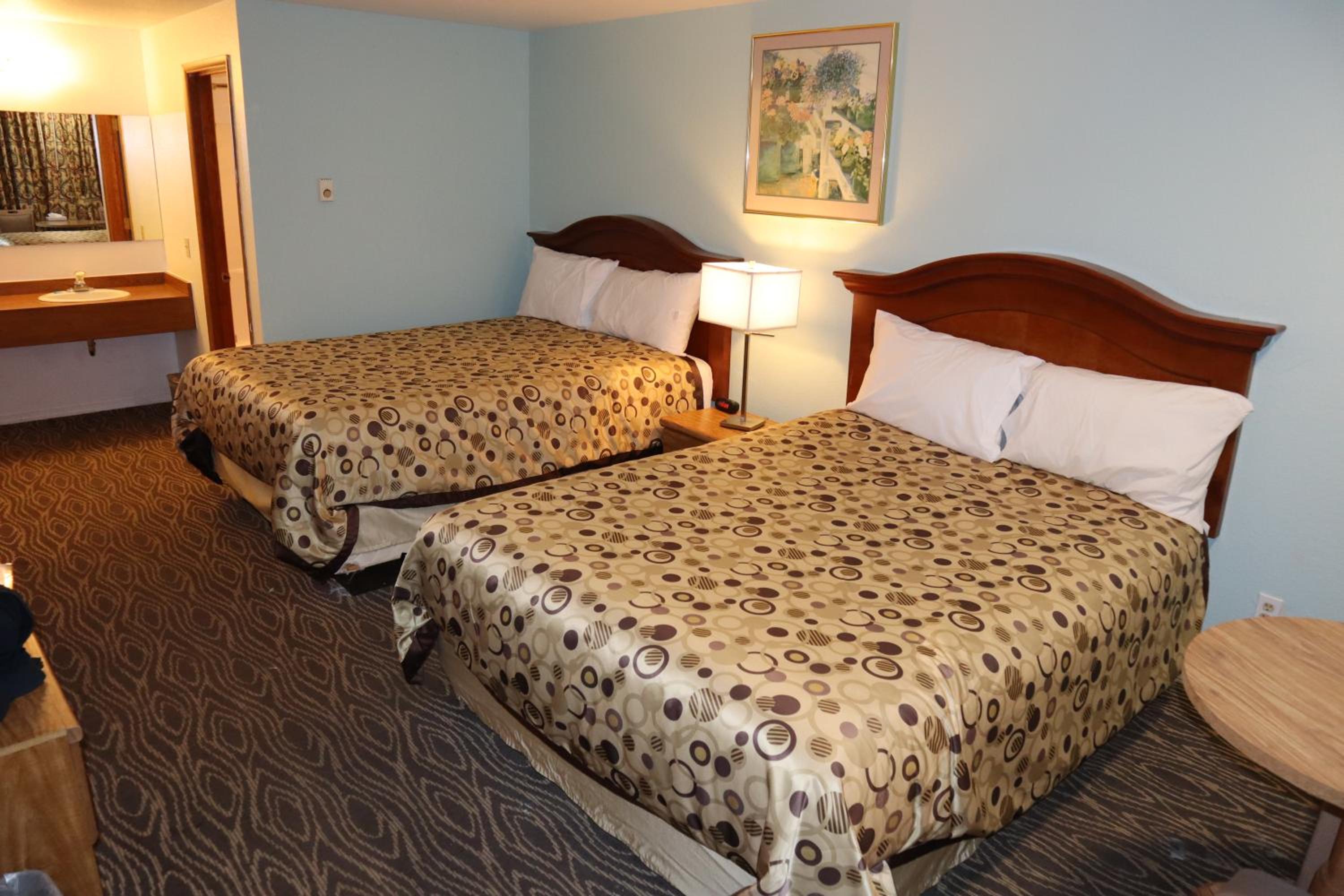 Queen Room with Two Queen Beds - Non-Smoking