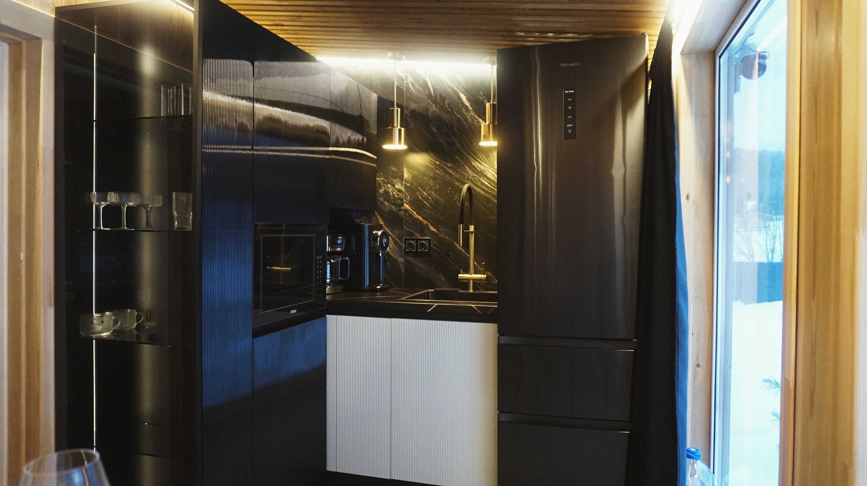 Четырёхместный дом с двуспальной кроватью и двуспальным диваном, с баней