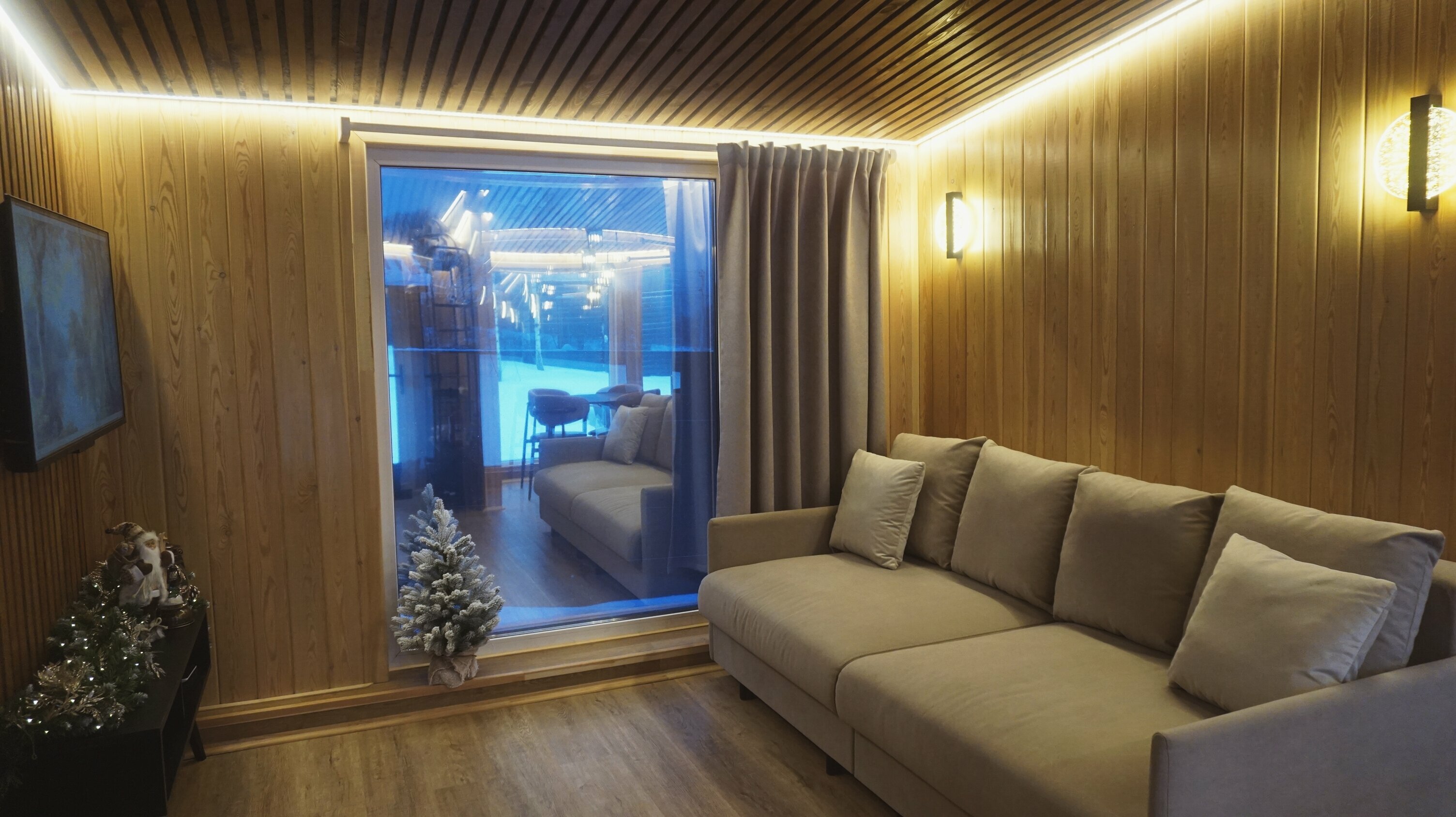 Четырёхместный дом с двуспальной кроватью и двуспальным диваном, с баней