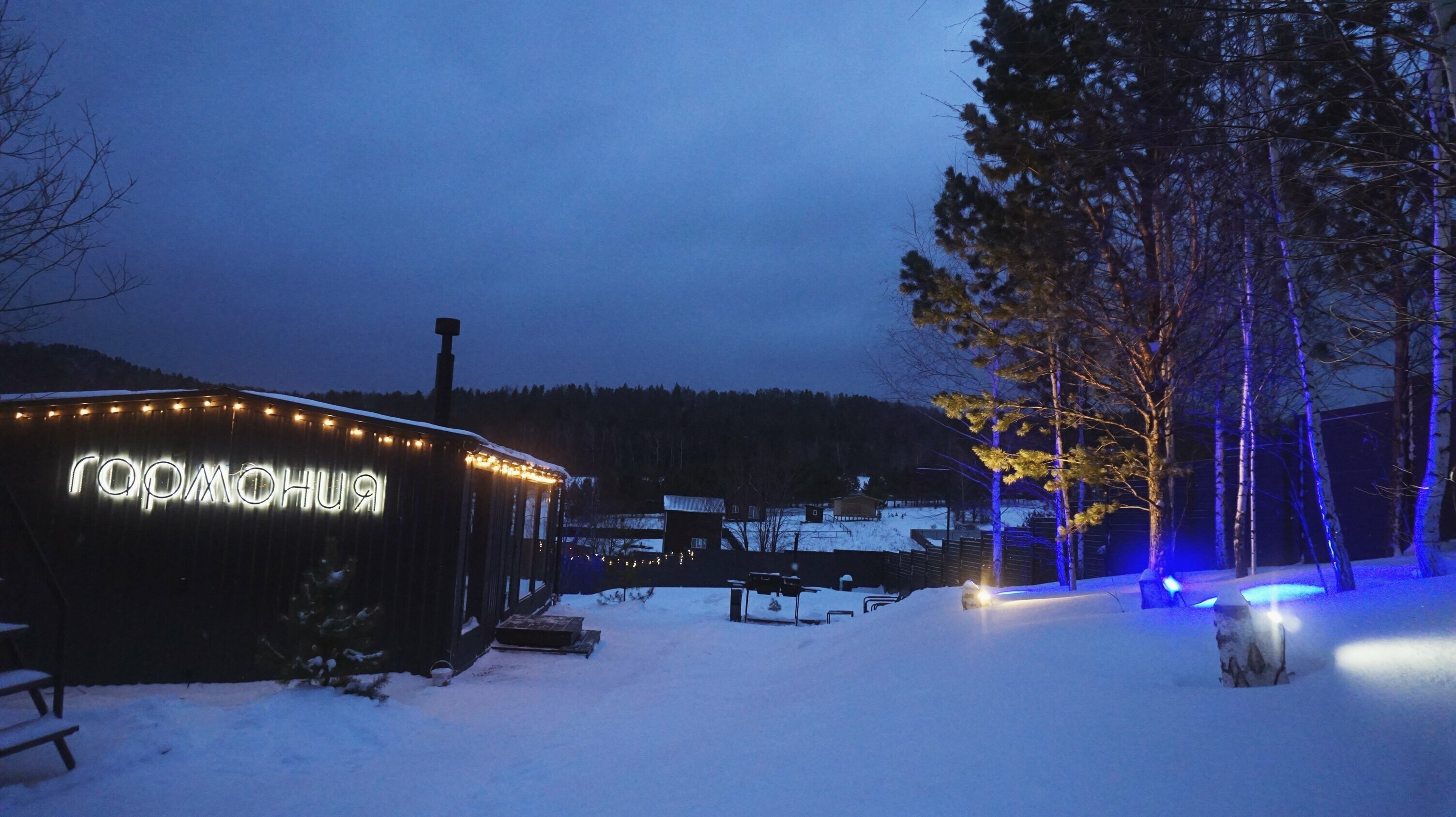 Четырёхместный дом с двуспальной кроватью и двуспальным диваном, с баней