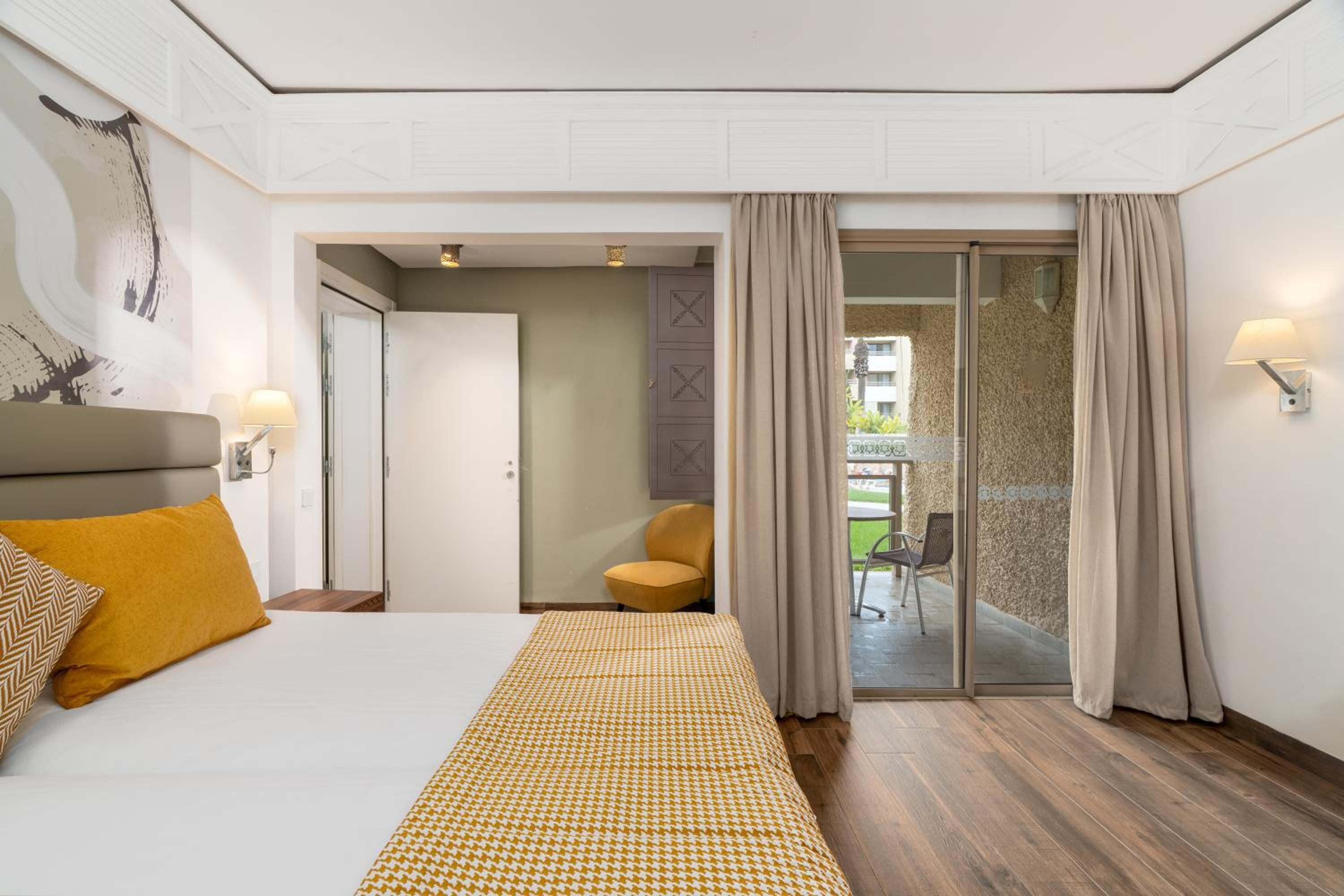 Family offer (2 adjoining rooms)