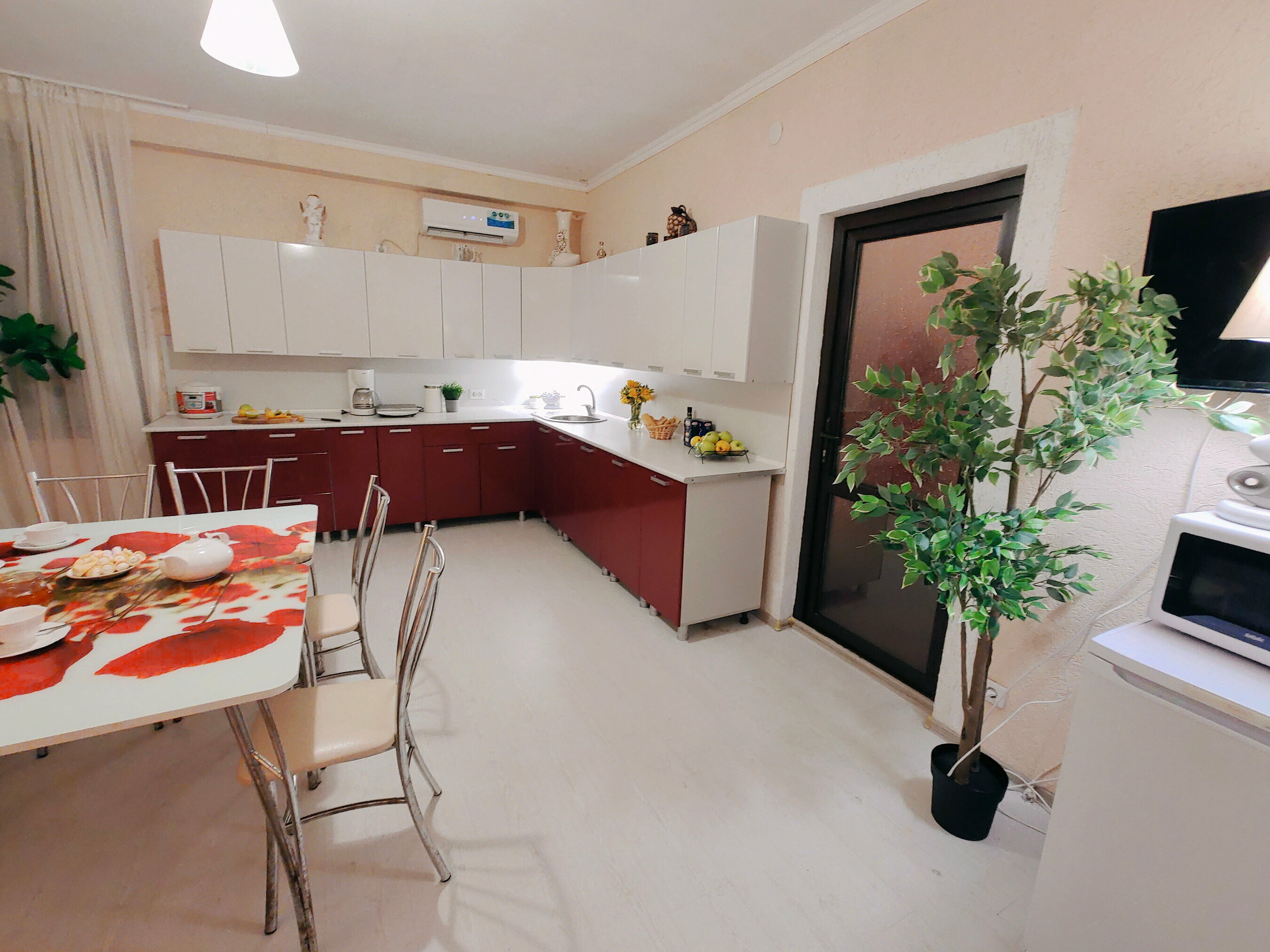 Дом с террасой и панорамным видом на море