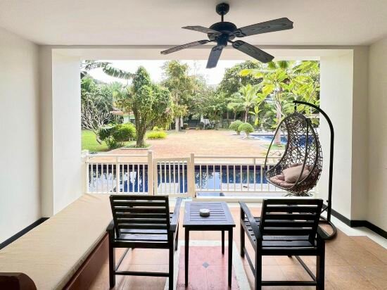 Deluxe Room with Pool Access