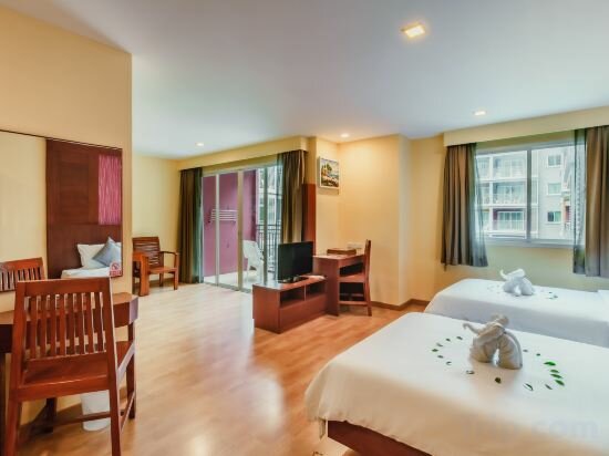 Deluxe Suite Twin - Pool View