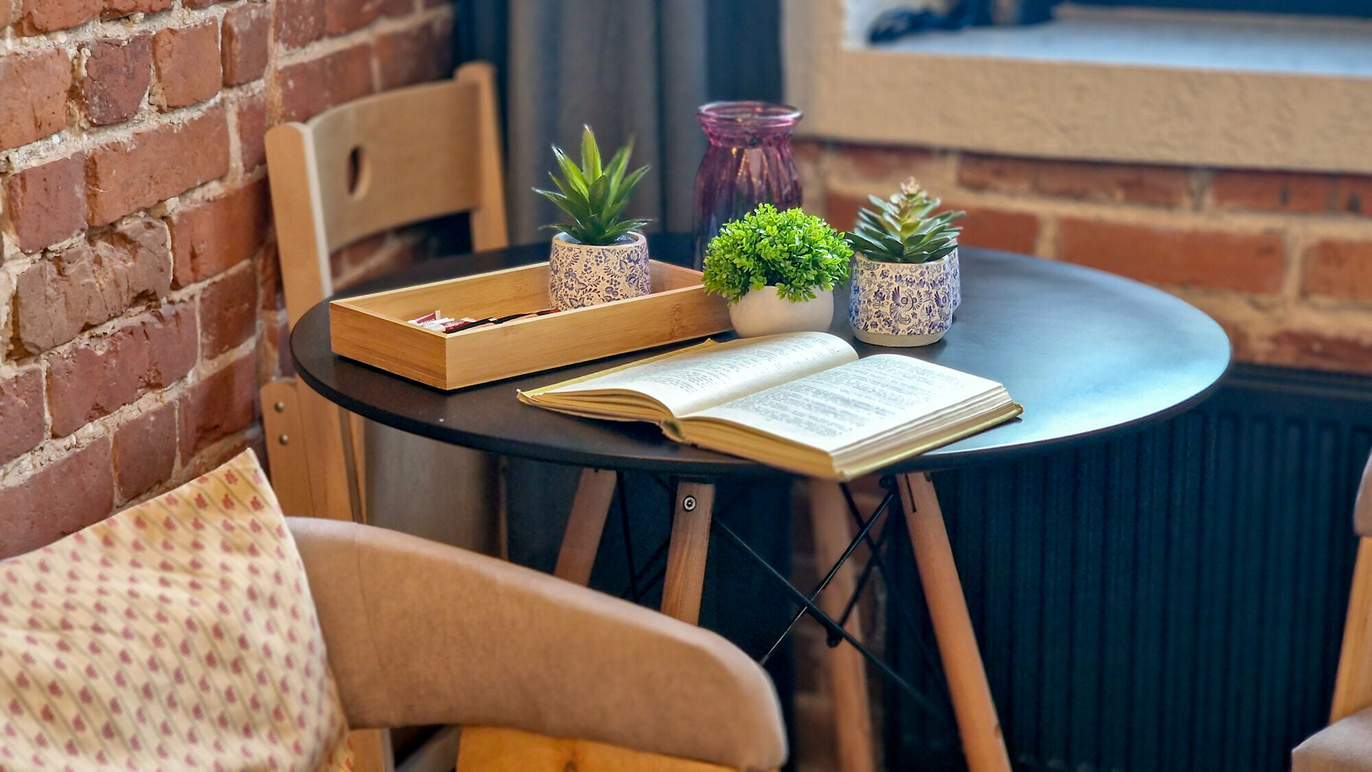 Трехместный люкс с видом на гаргульи и Казанский монастырь