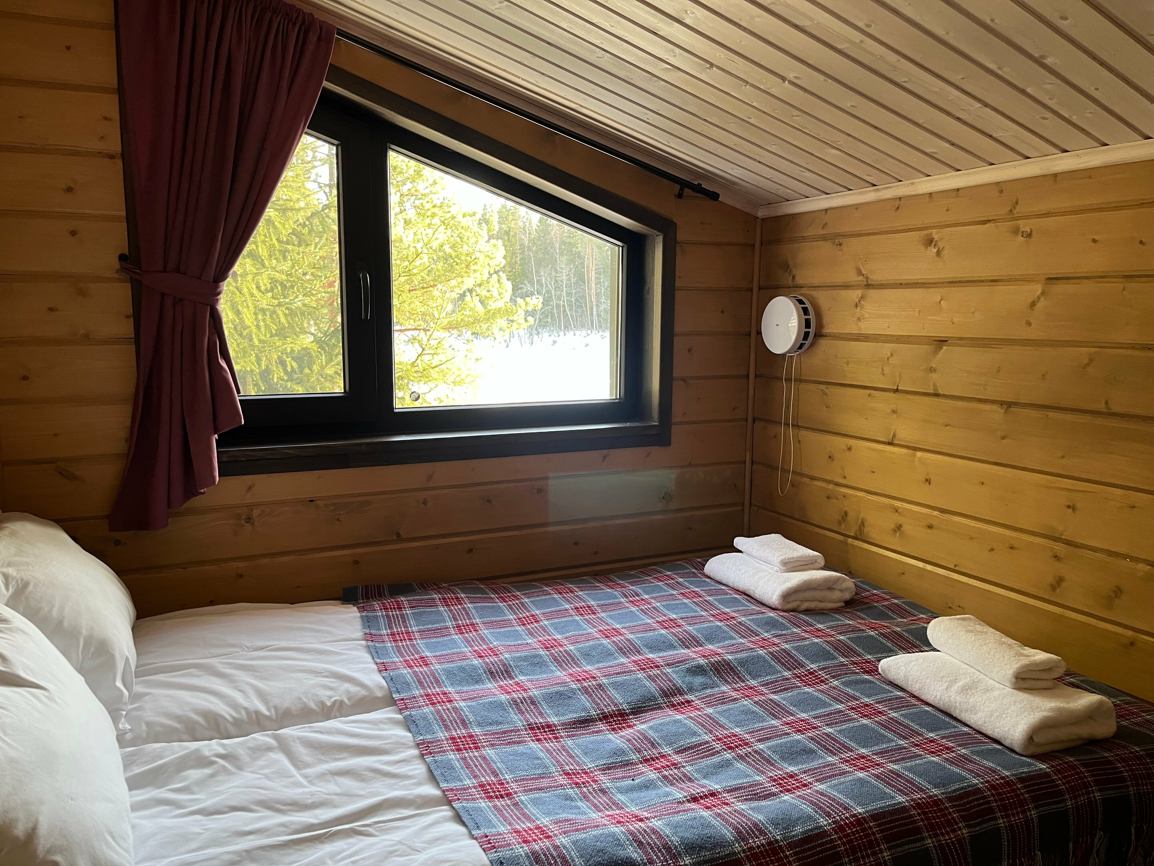 Дом с видом на реку и лес