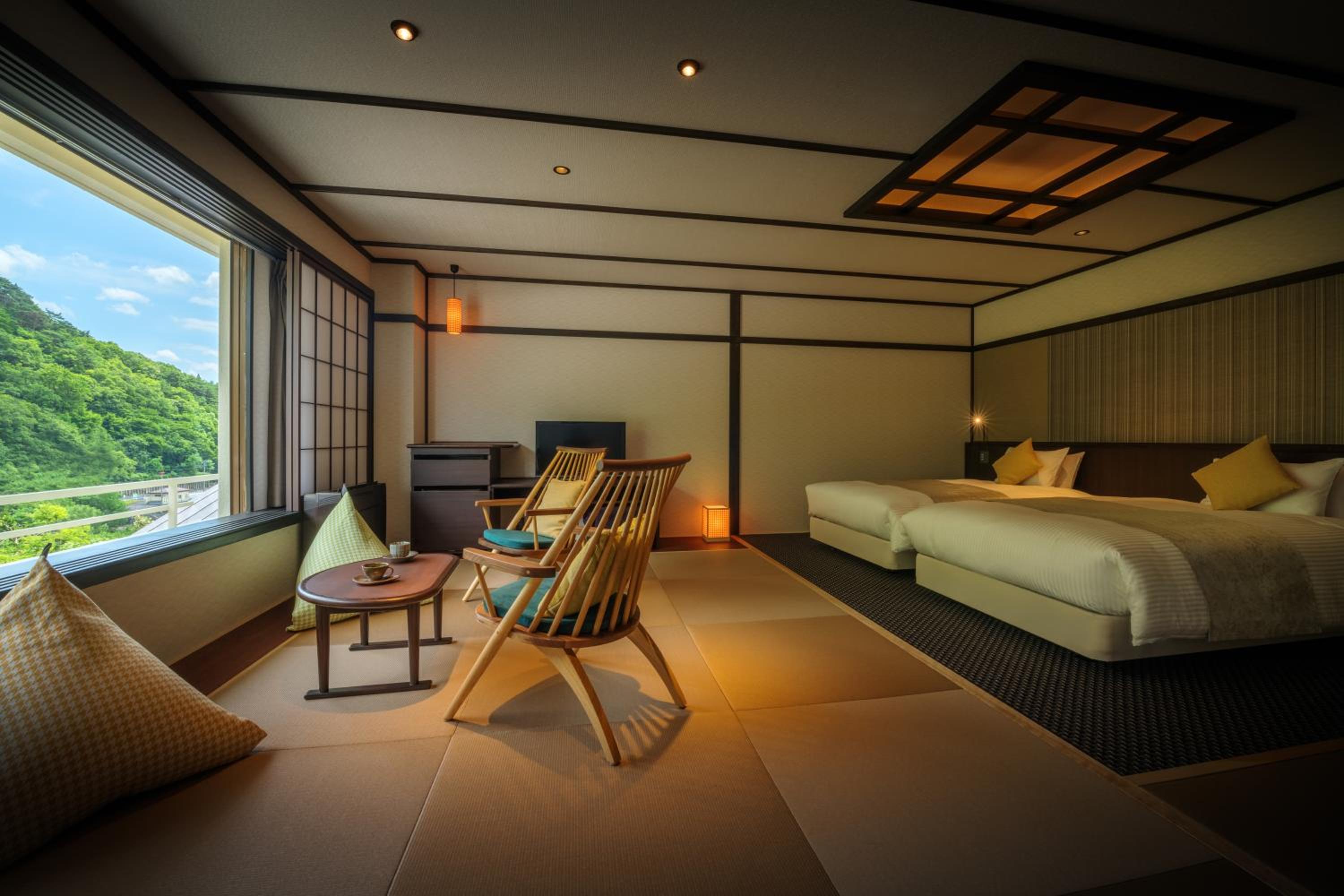 Japaense-Style Twin Room with Mountain View