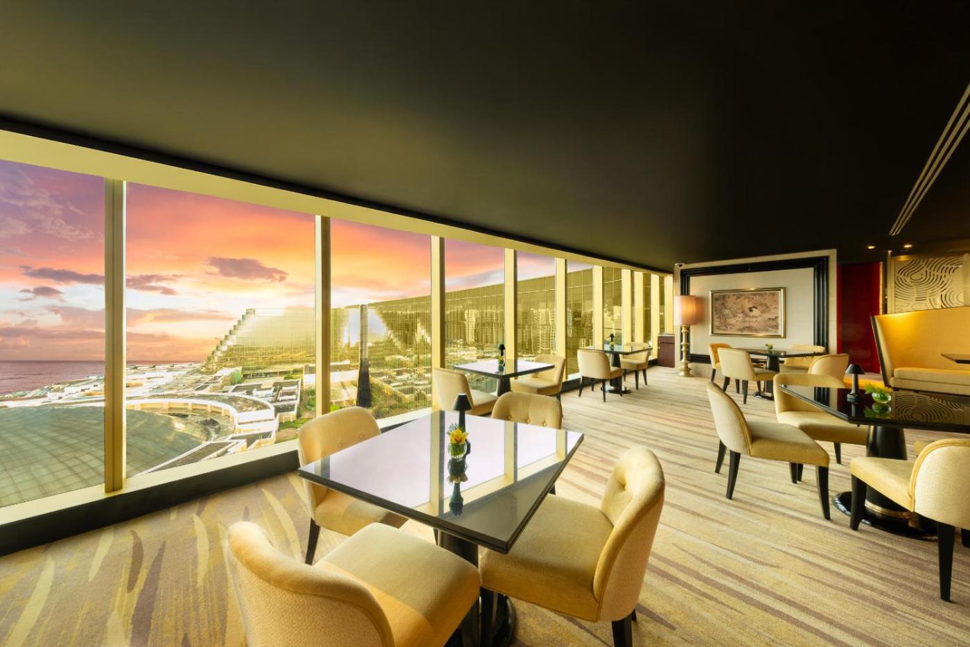 Grand Deluxe Club Room