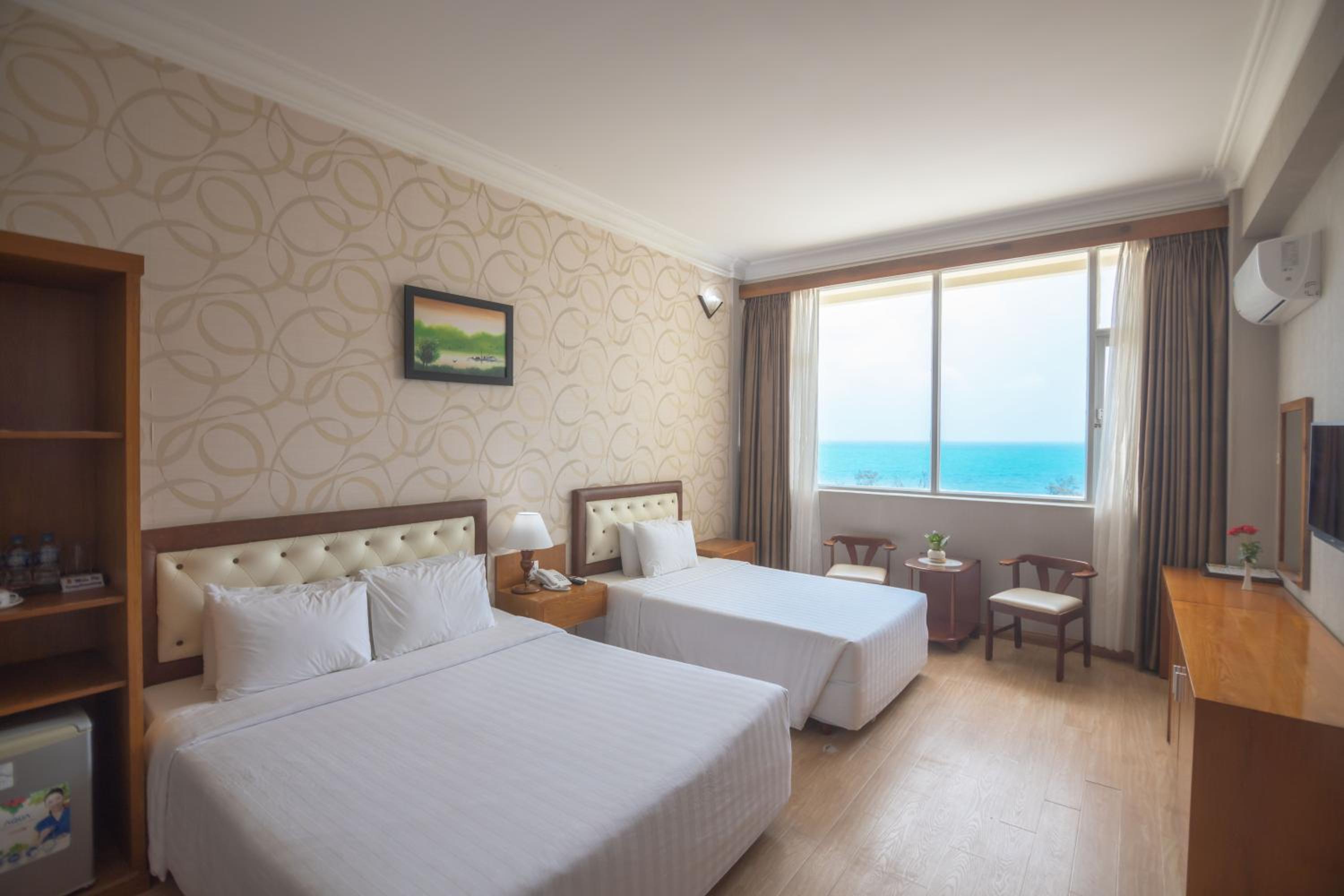 Triple Room with City View