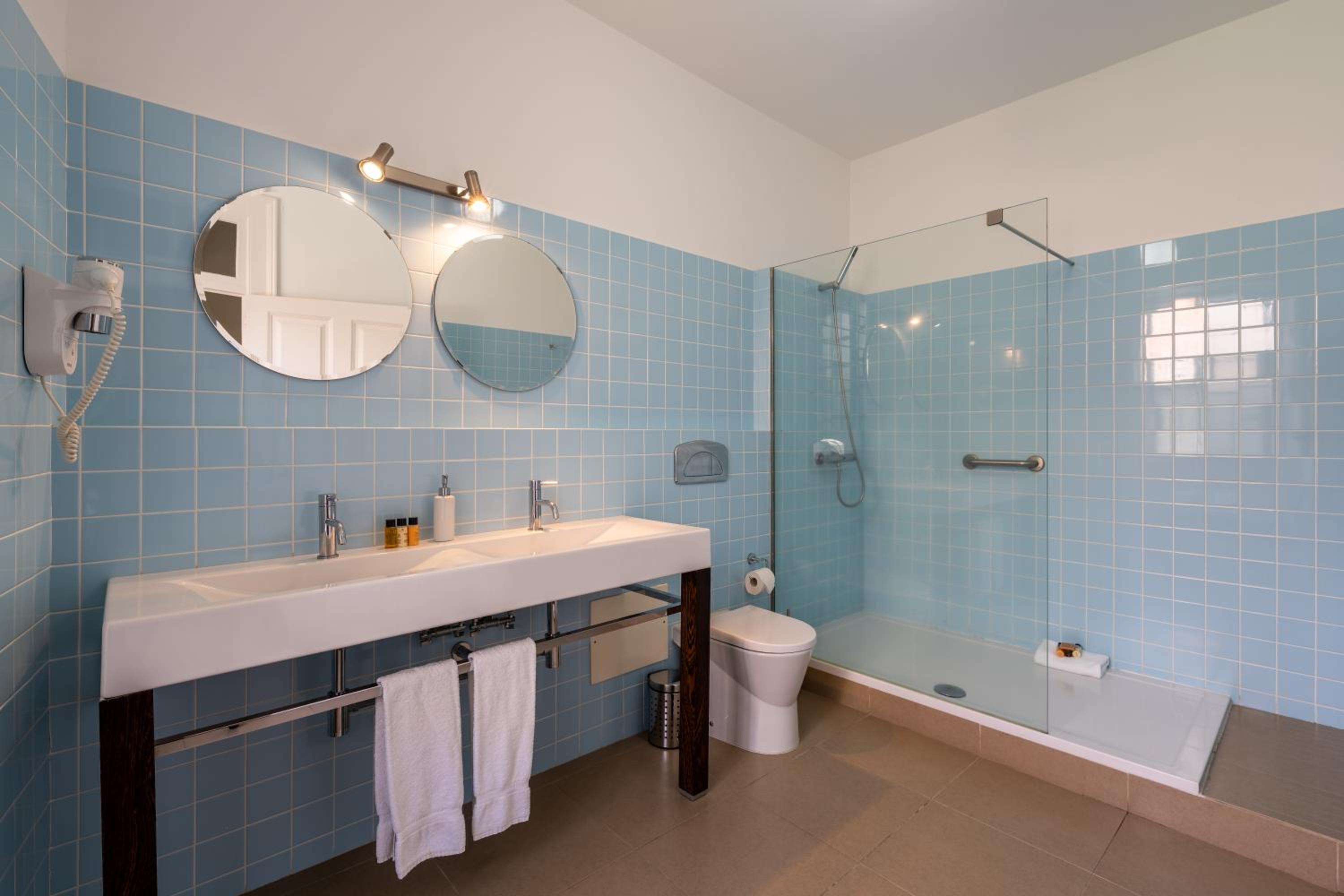 One-Bedroom Apartment (4 Adults)