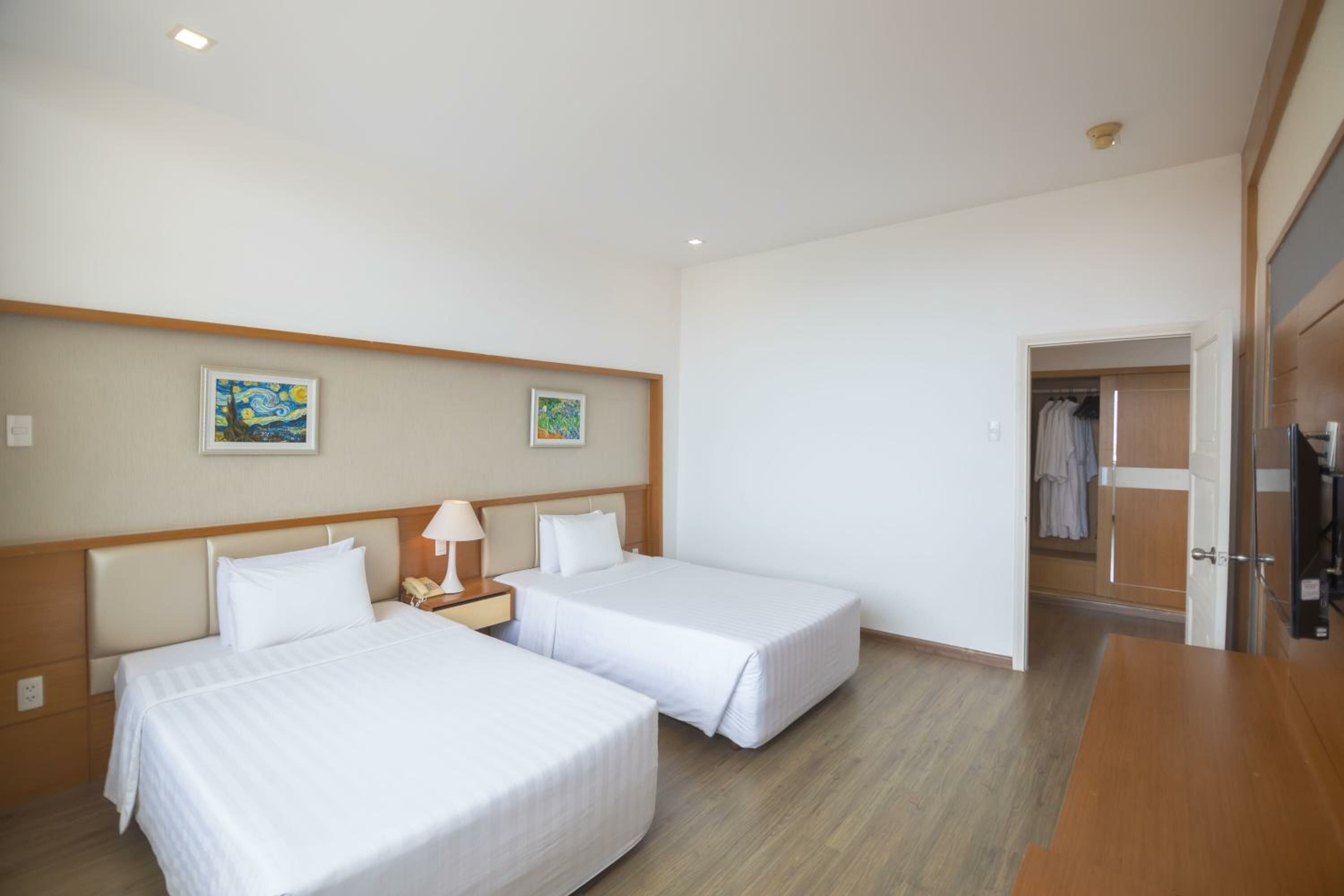 Deluxe Double or Twin Room with City View