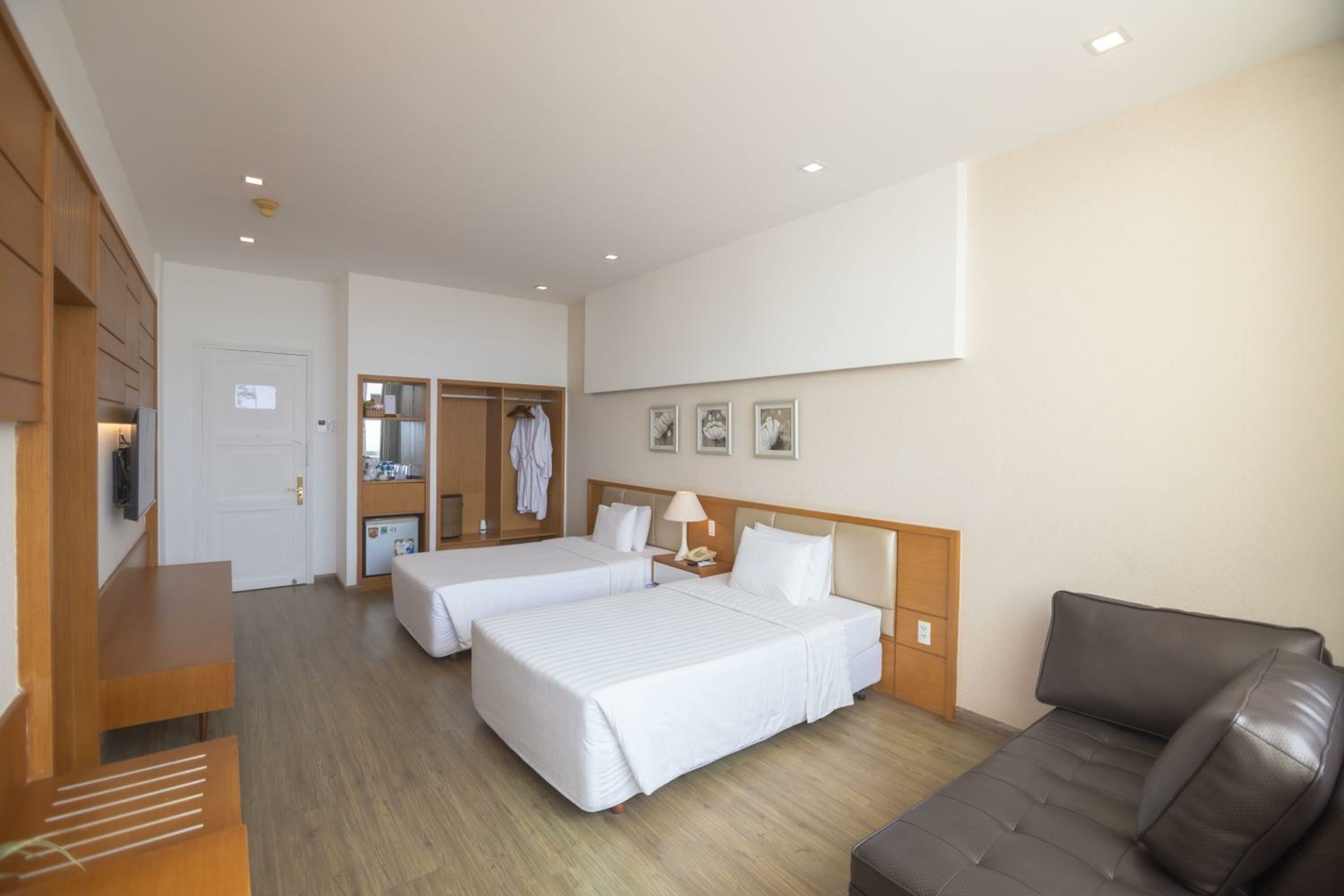 Deluxe Double or Twin Room with City View