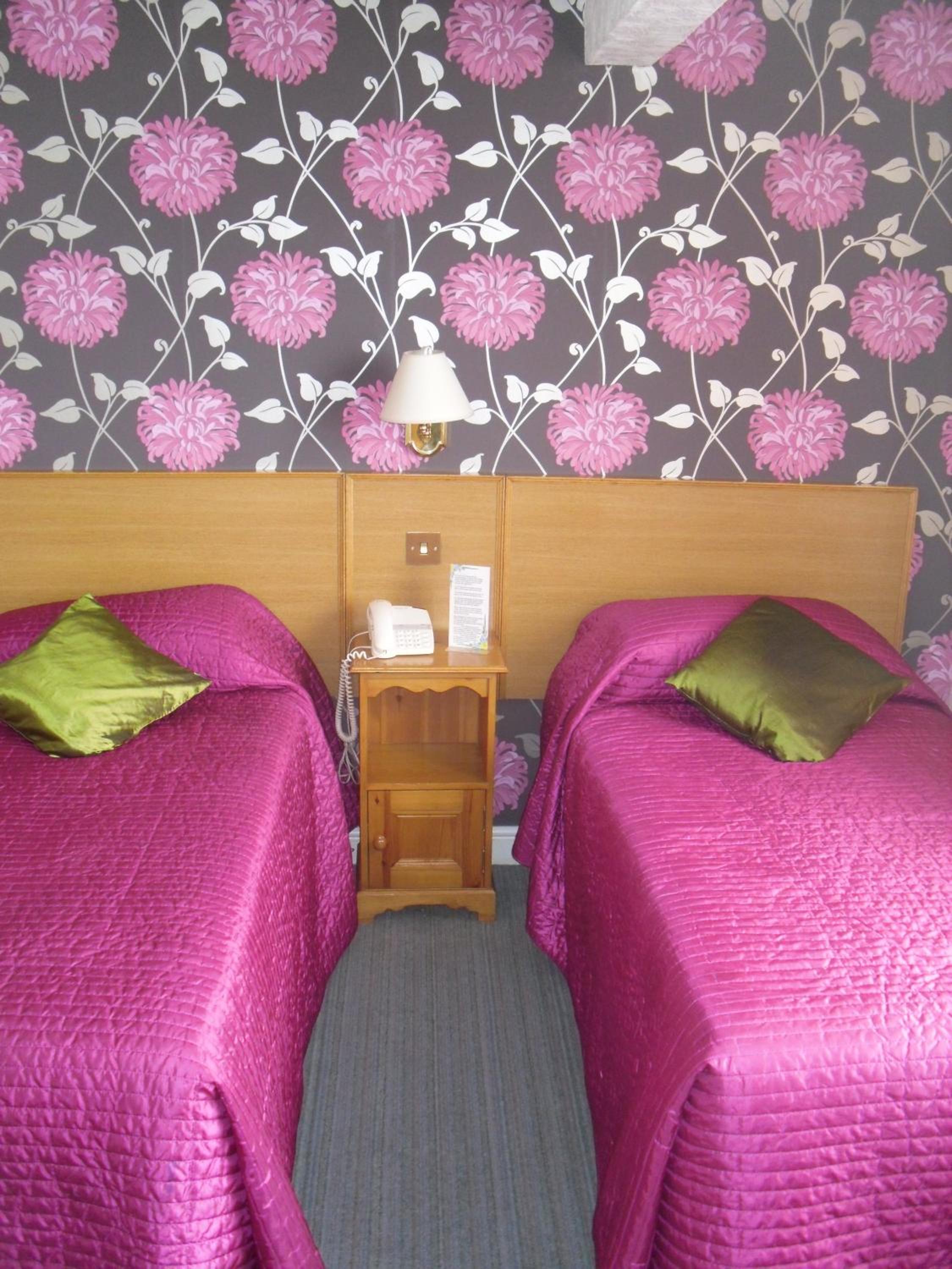 Family Room (2 Adults + 2 Children)