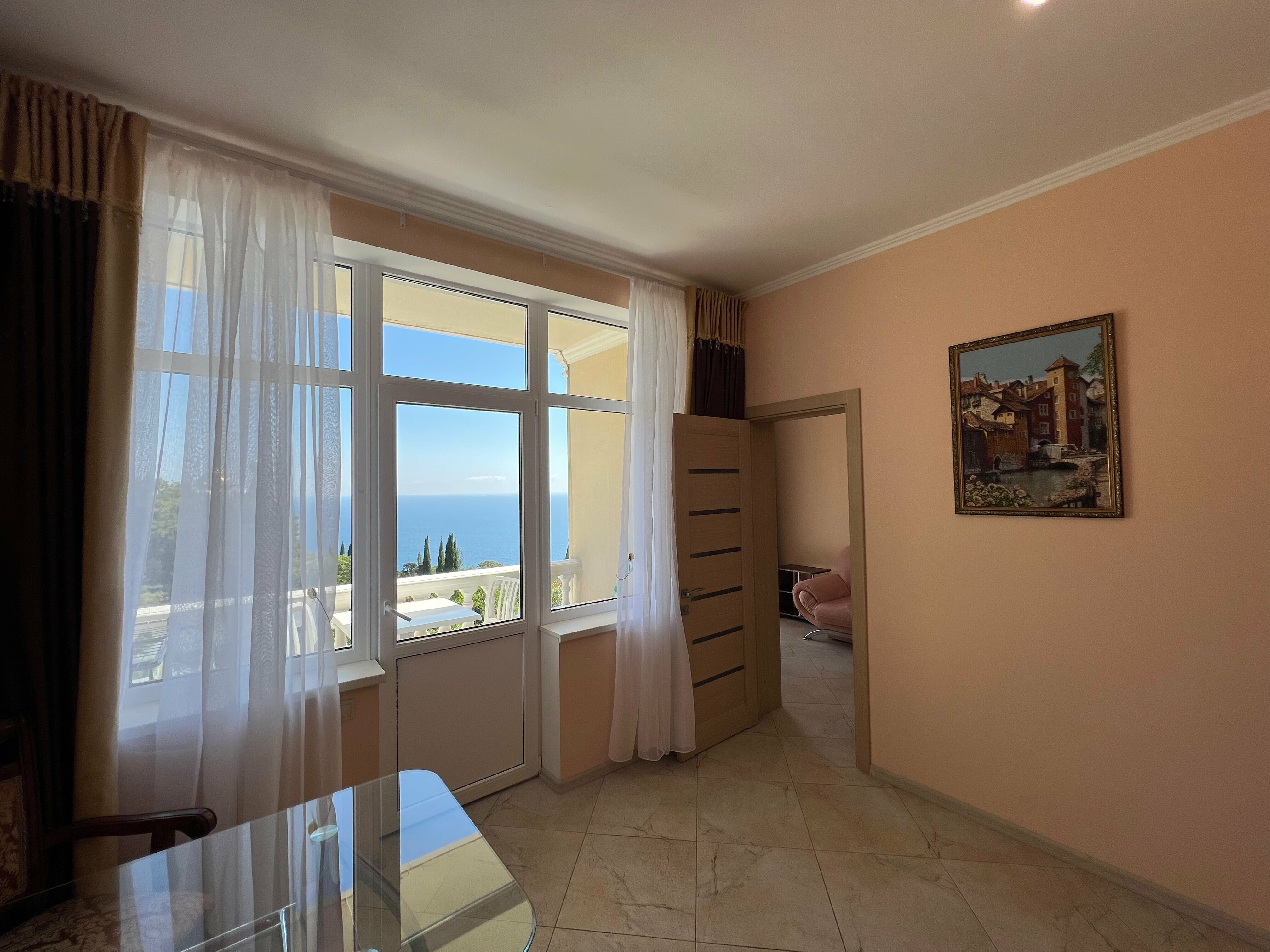 Люкс, двухкомнатный номер с балконом, вид на море, 3-й этаж