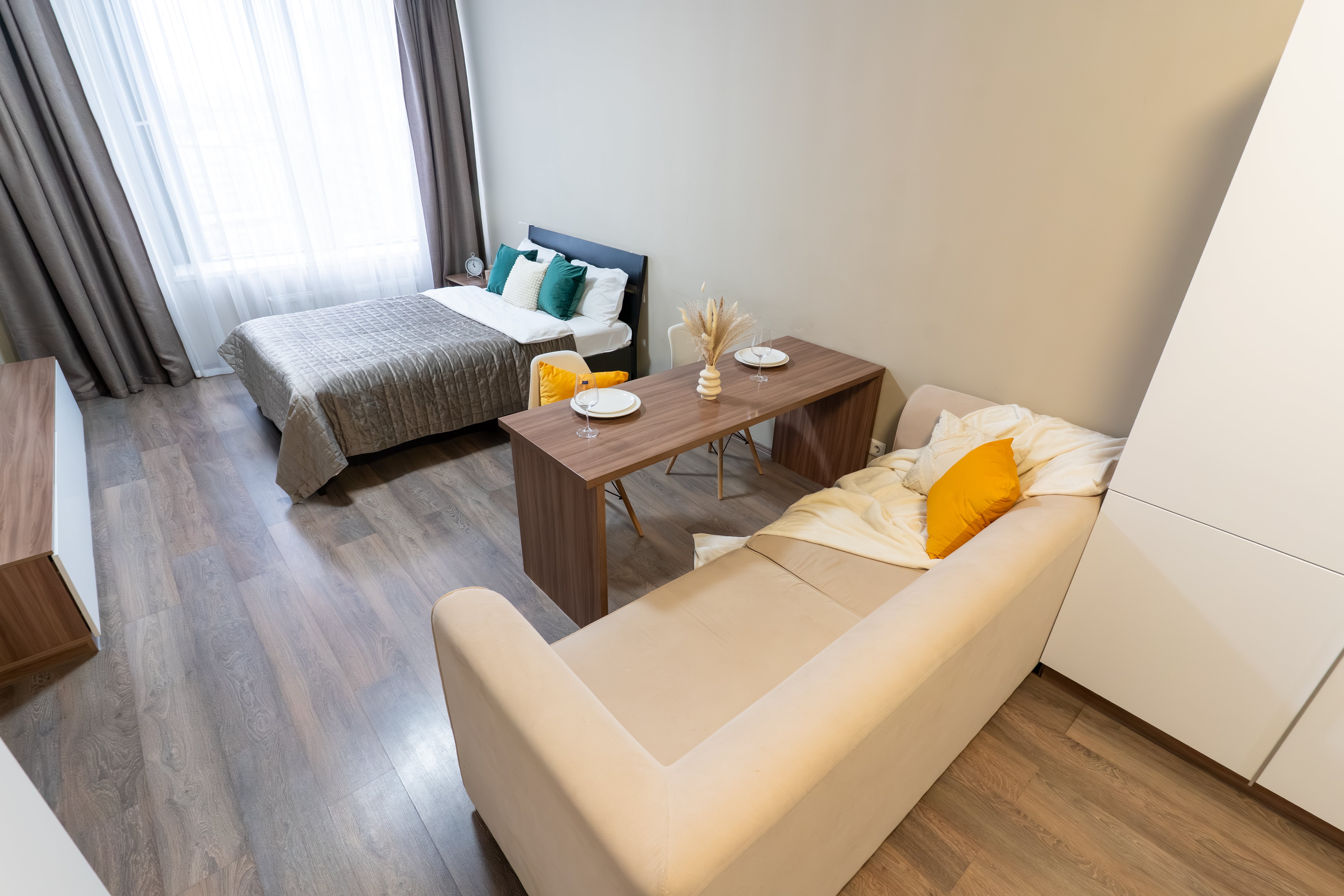 11. Четырёхместный номер с видом на город (20)