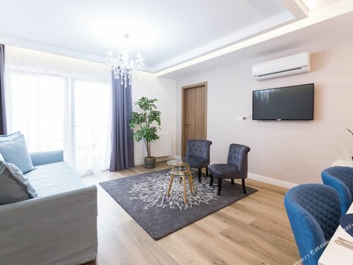 Two-Bedroom Apartment with Balcony в Vagabond Broadway
