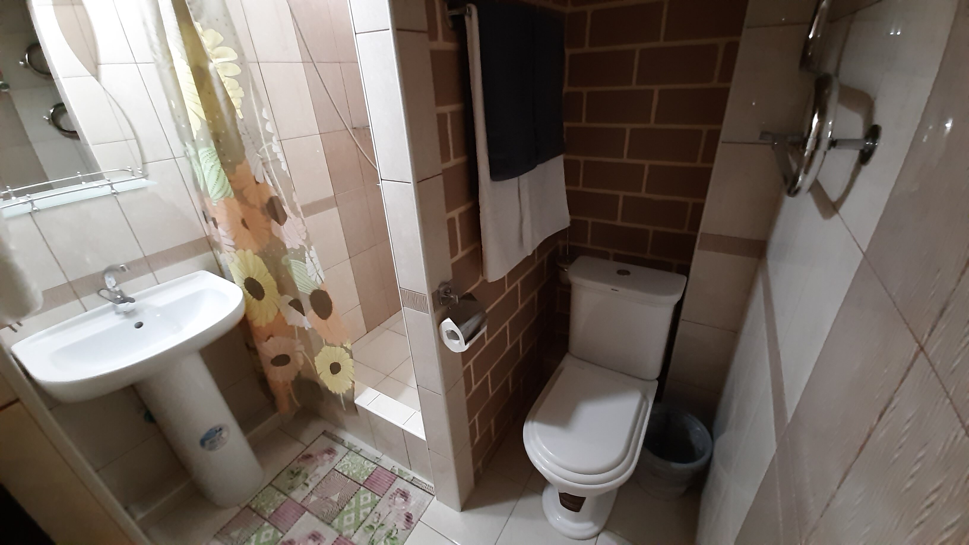 04. Двухместная комната с балконом (стандарт). 1 кровать широкая