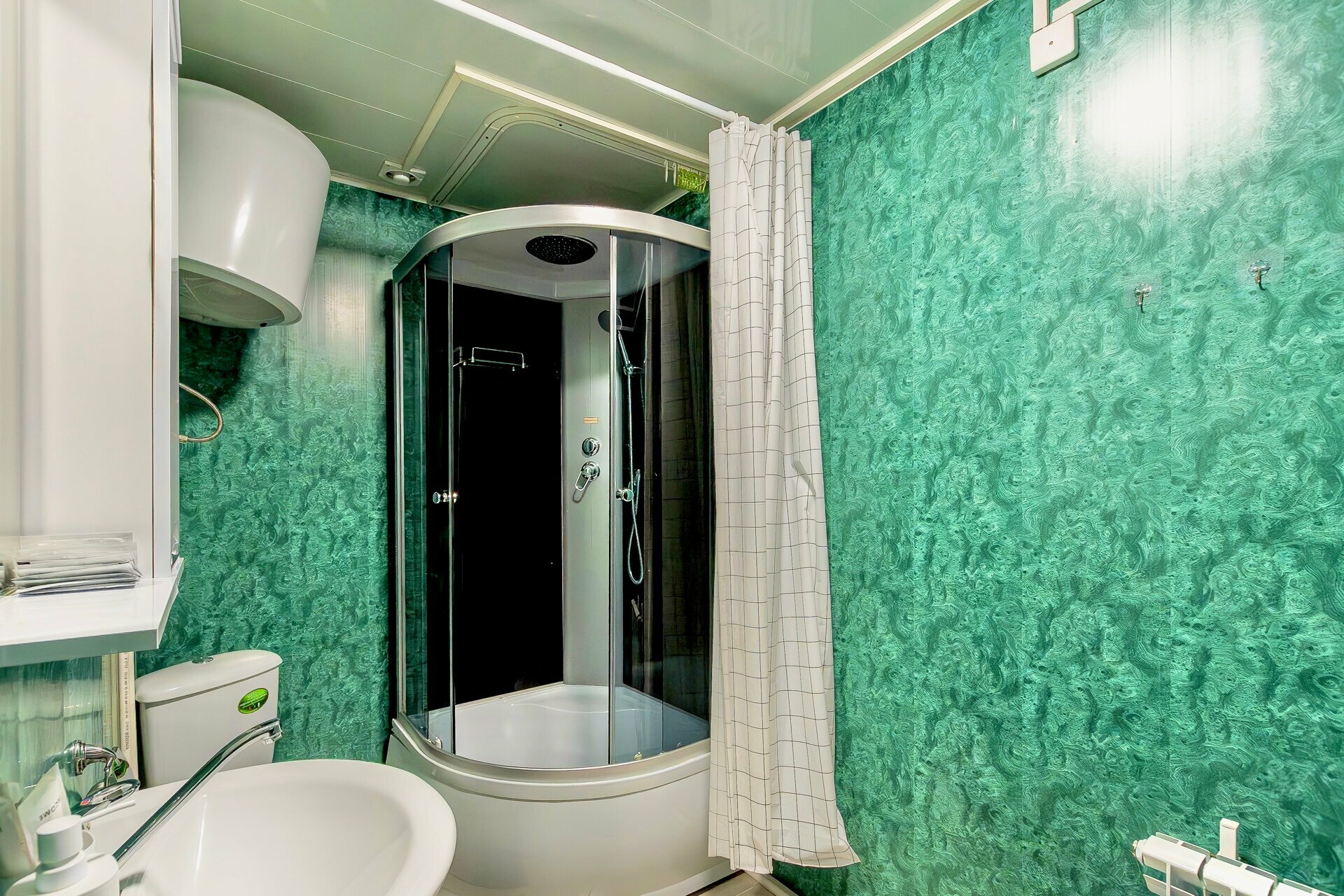 Семейный номер с видом на горы