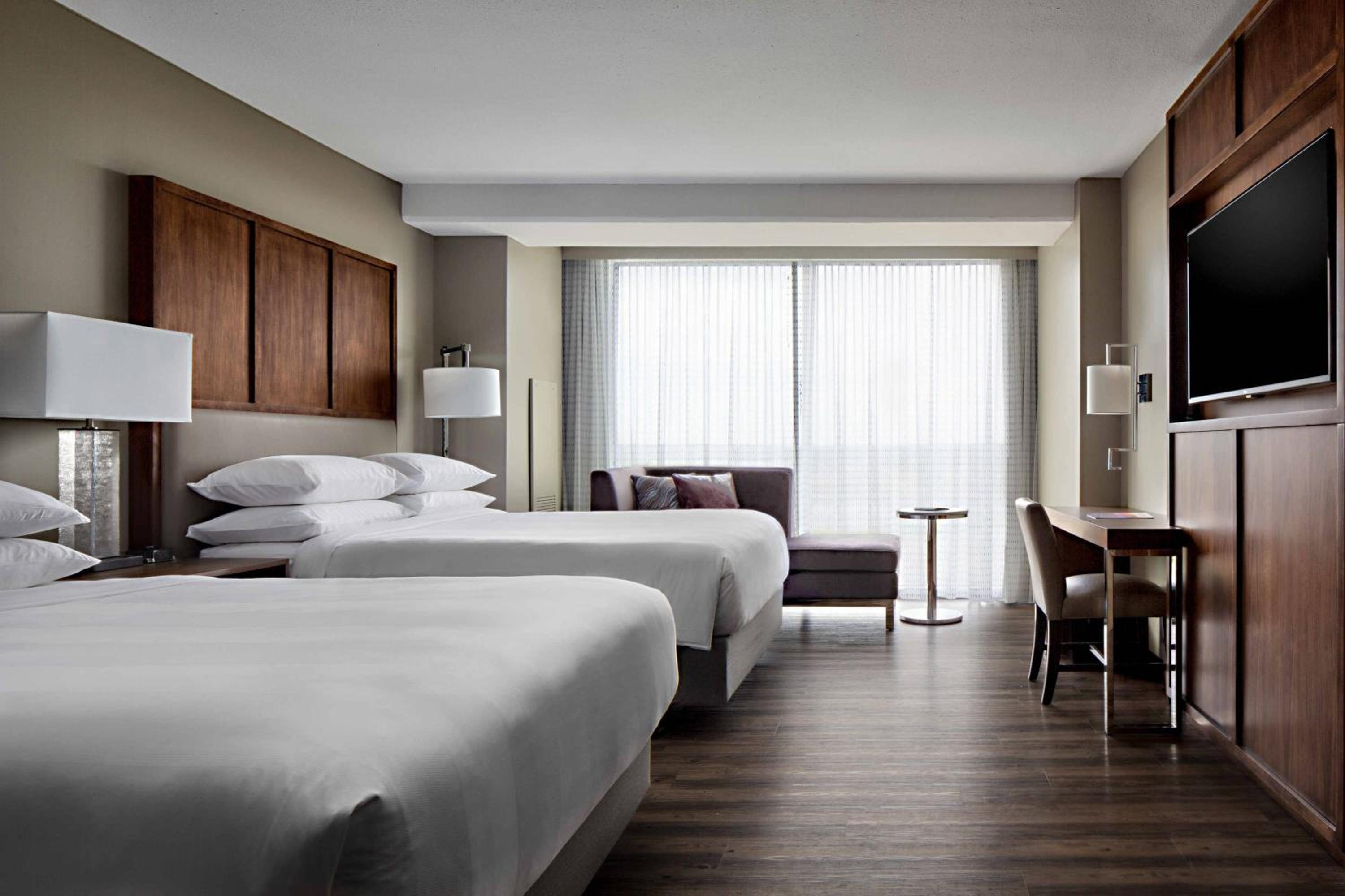 Classic Queen Room - Hearing Accessible