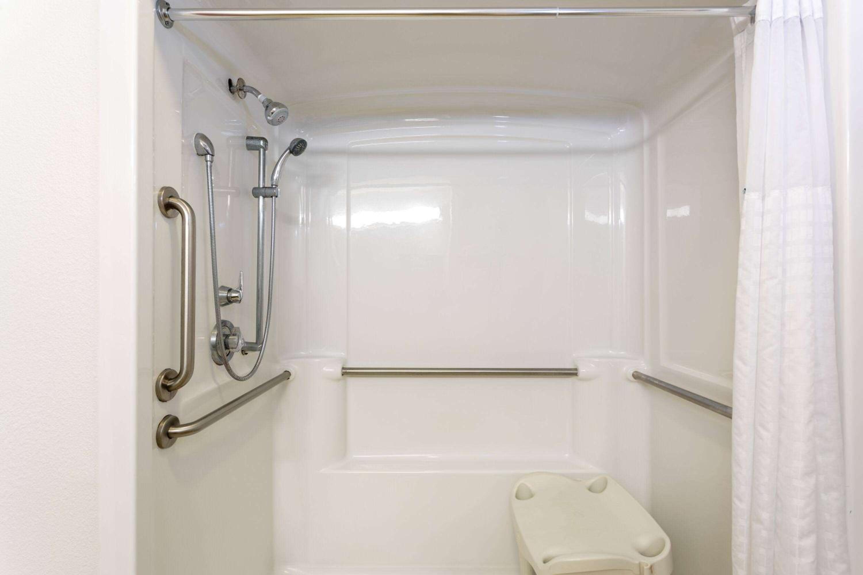 King Room with Roll-In Shower - Mobility/Hearing Accessible - Non-Smoking