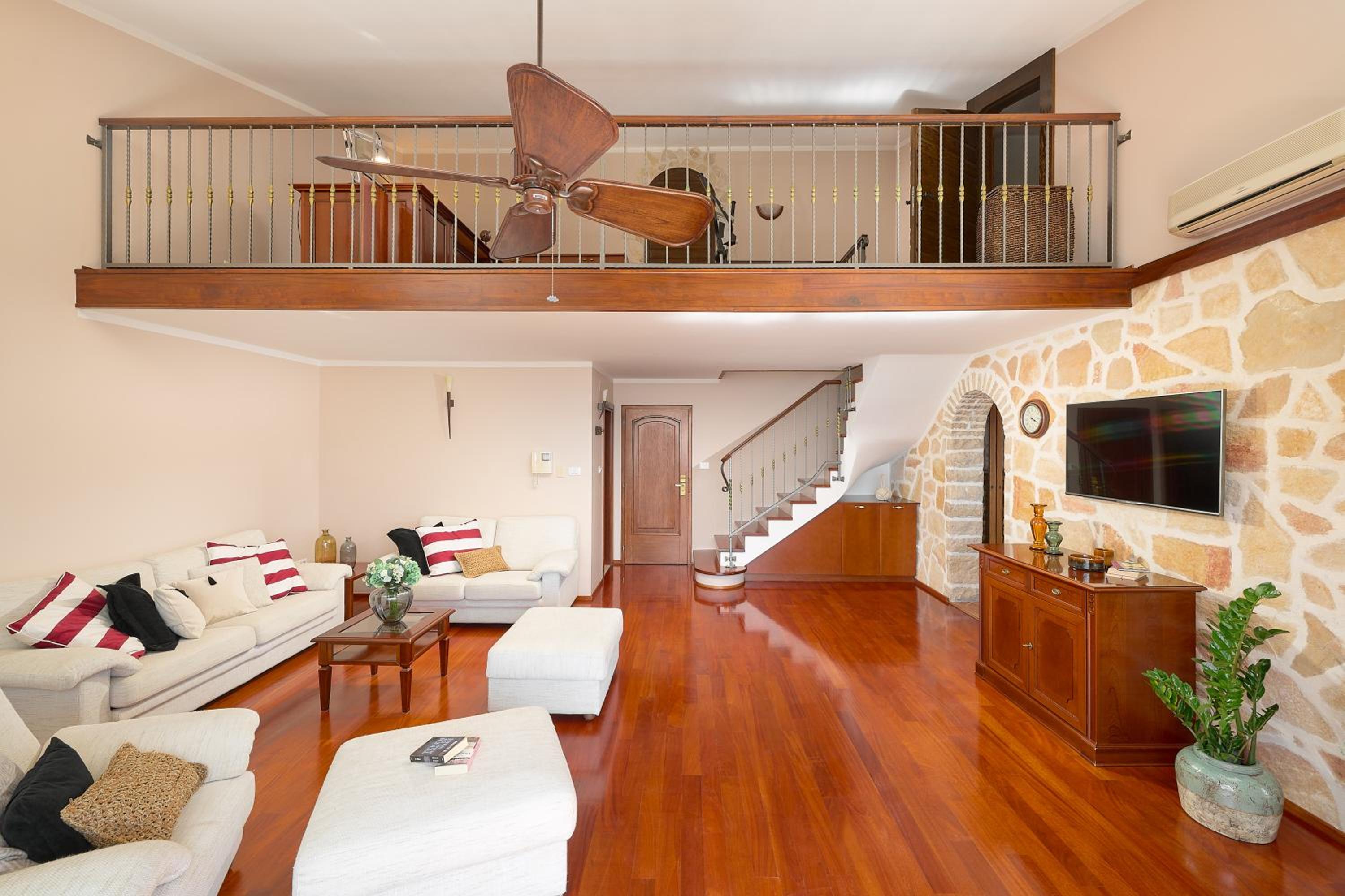 Deluxe Suite with Terrace and Sea View