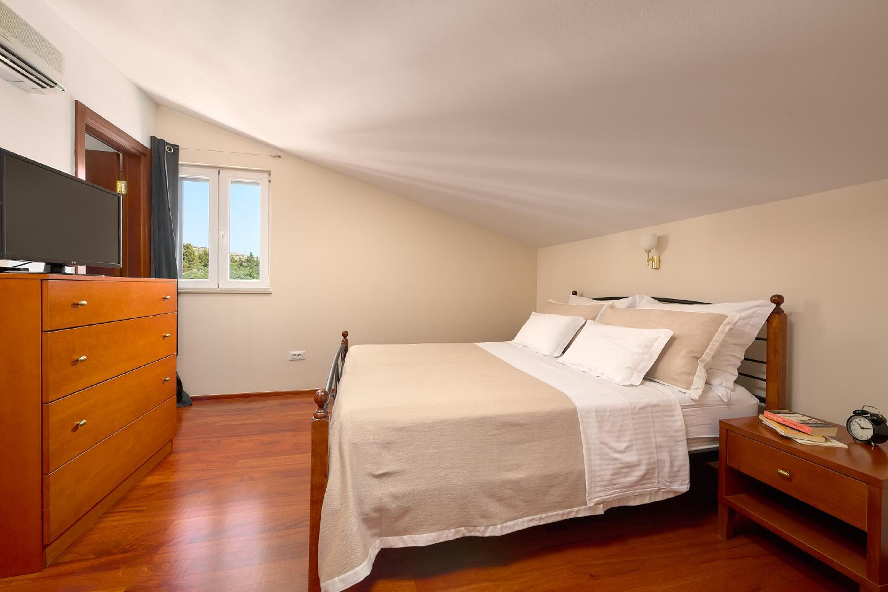 Deluxe Suite with Terrace and Sea View