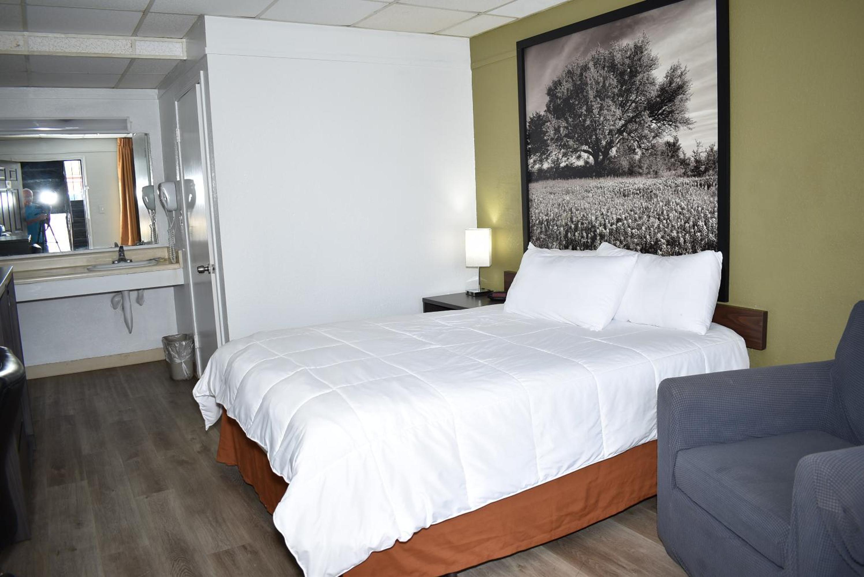 Queen Room - Non-Smoking