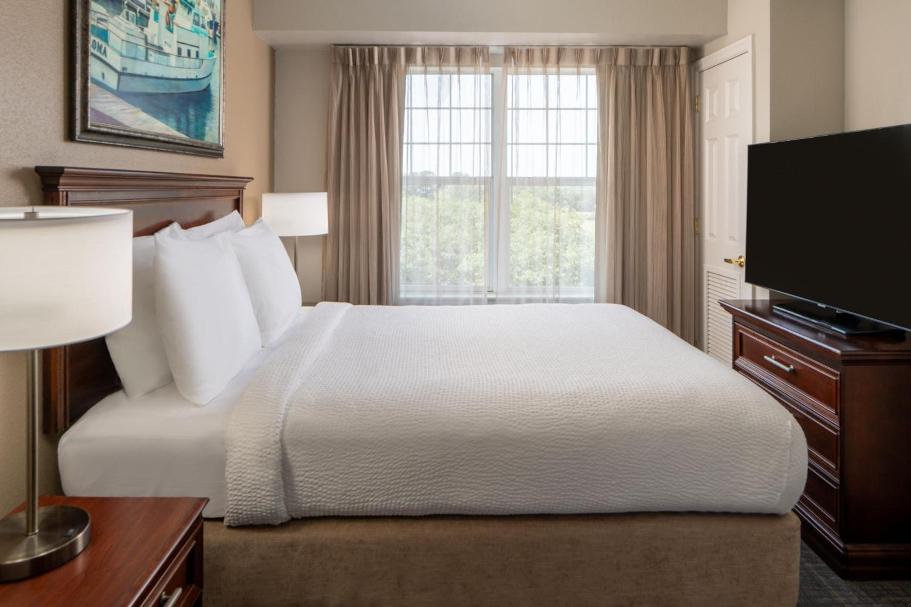 1 Bedroom Suites, 1 Queen, Sofa Bed