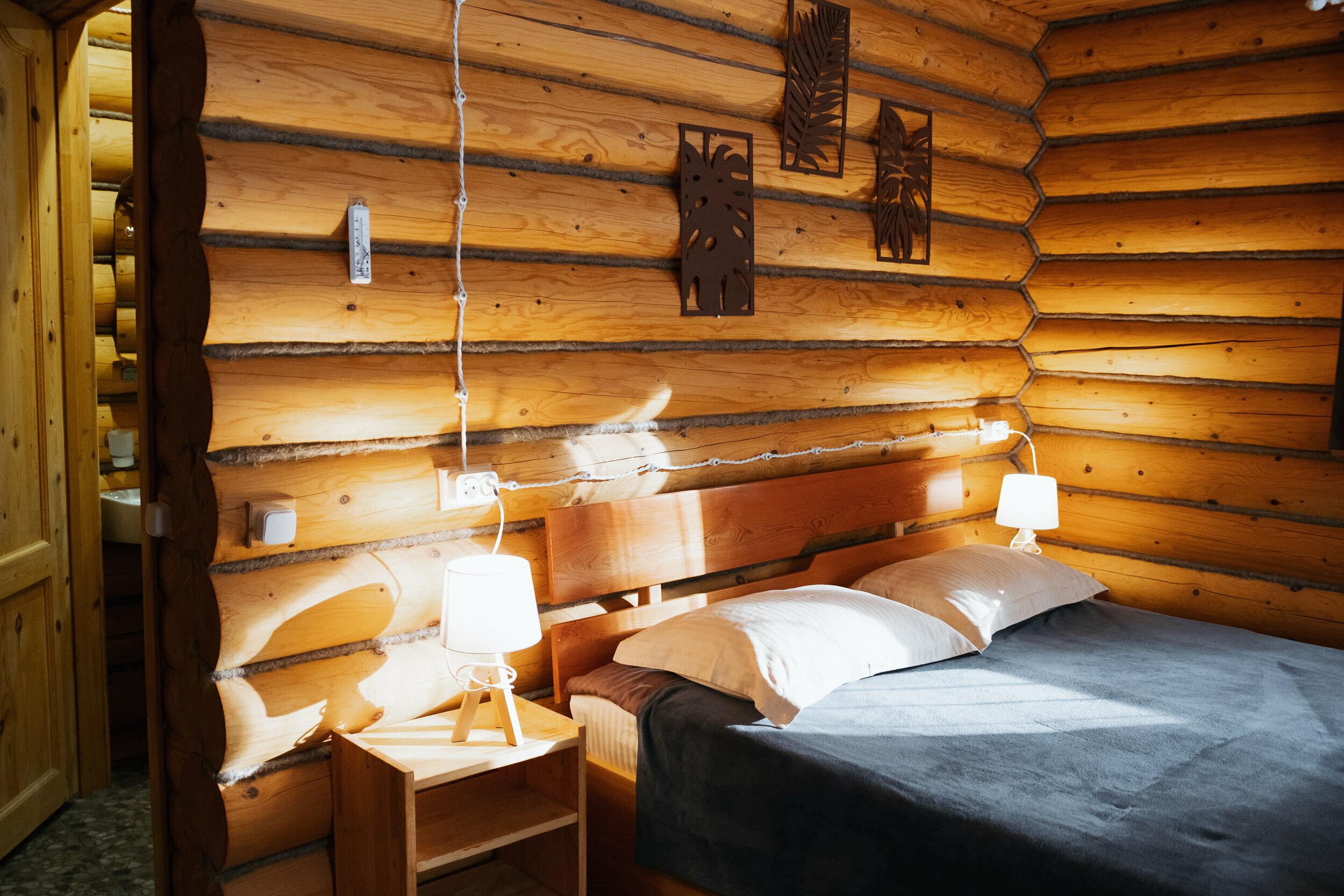 Панорамный дом с видом на горную реку