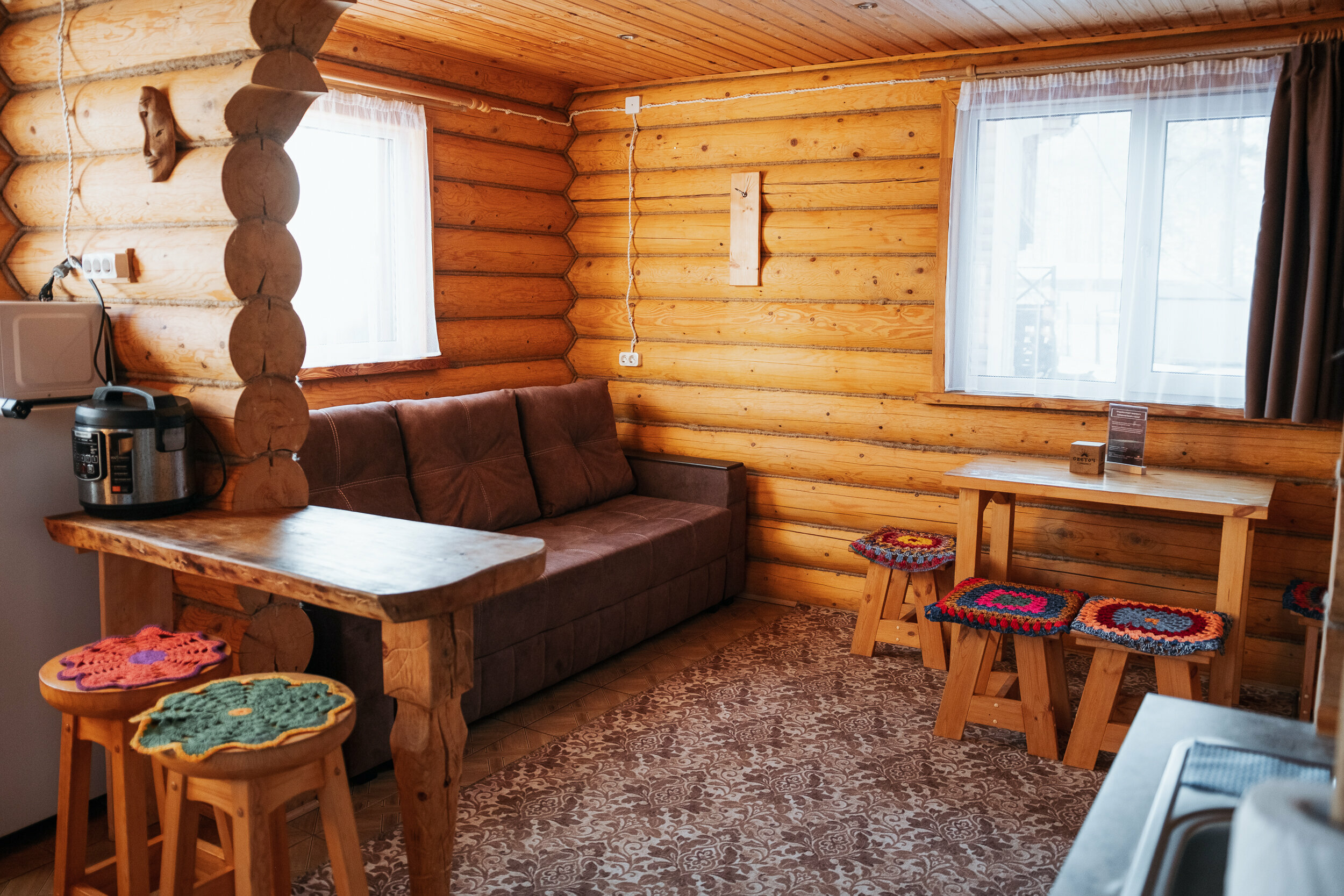 Большой двухэтажный дом