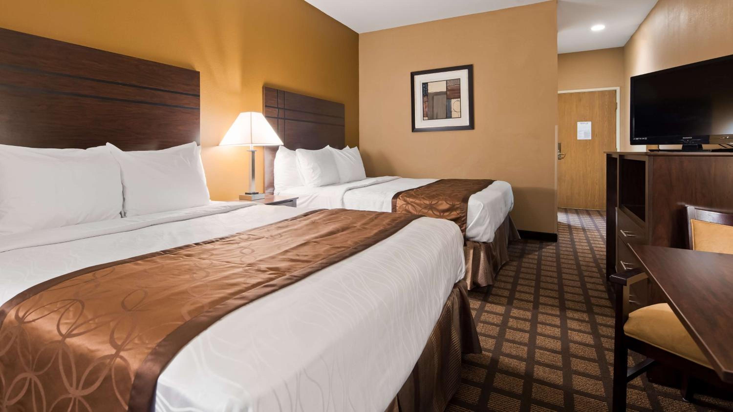 Large Queen Room with Two Queen Beds and Sofa Bed - Non-Smoking