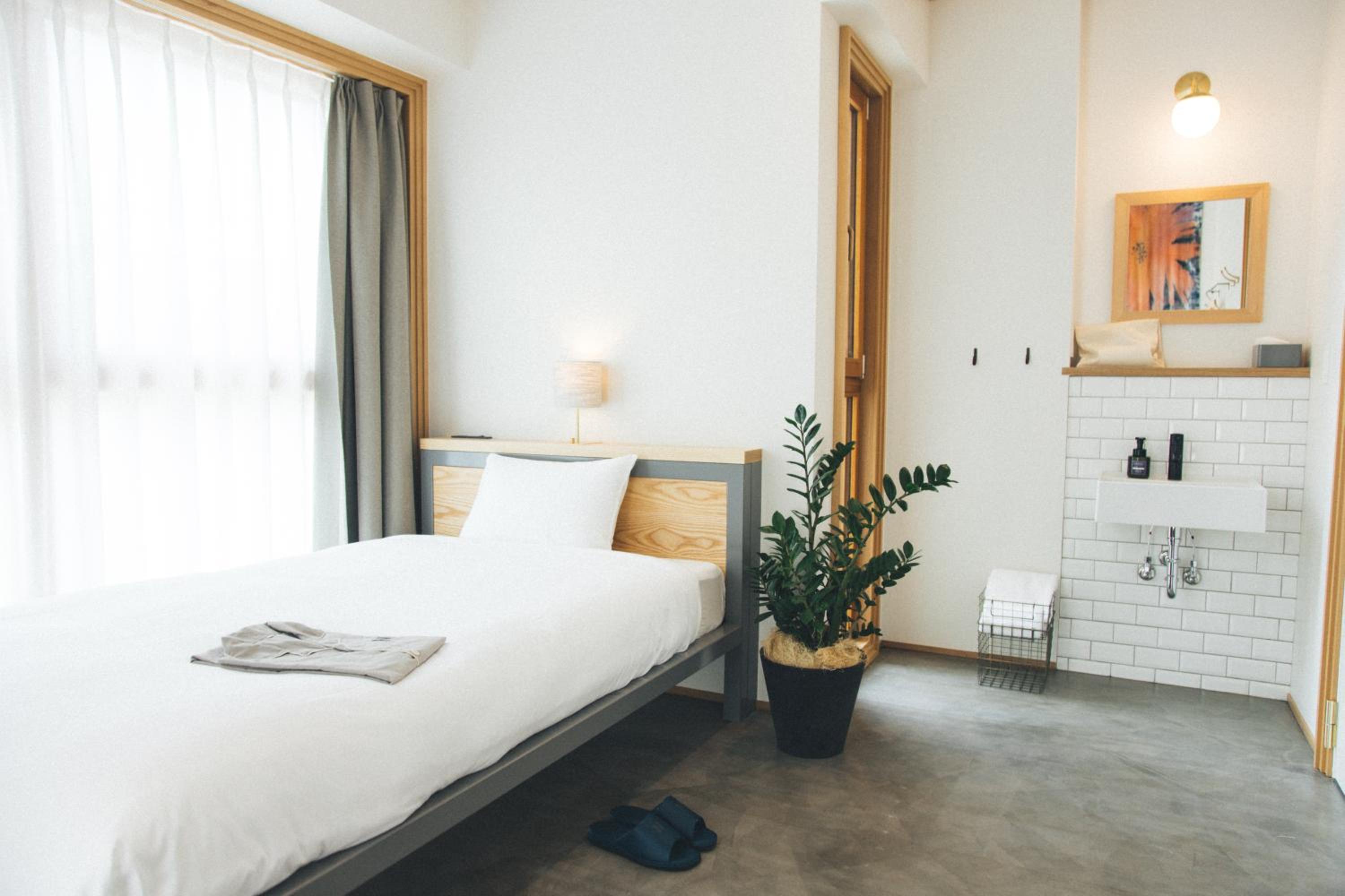Single Room with Shared Bathroom and River View