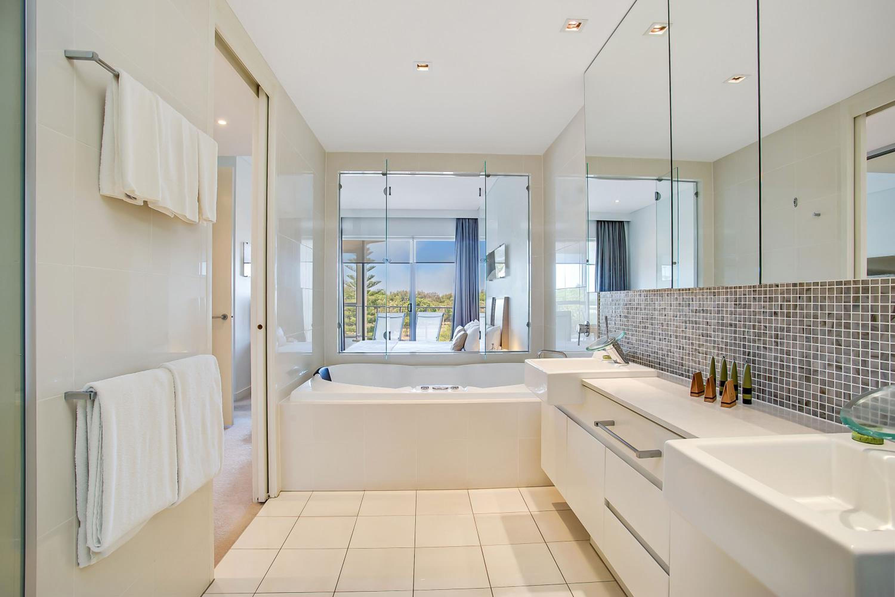 One-Bedroom Bale Apartment