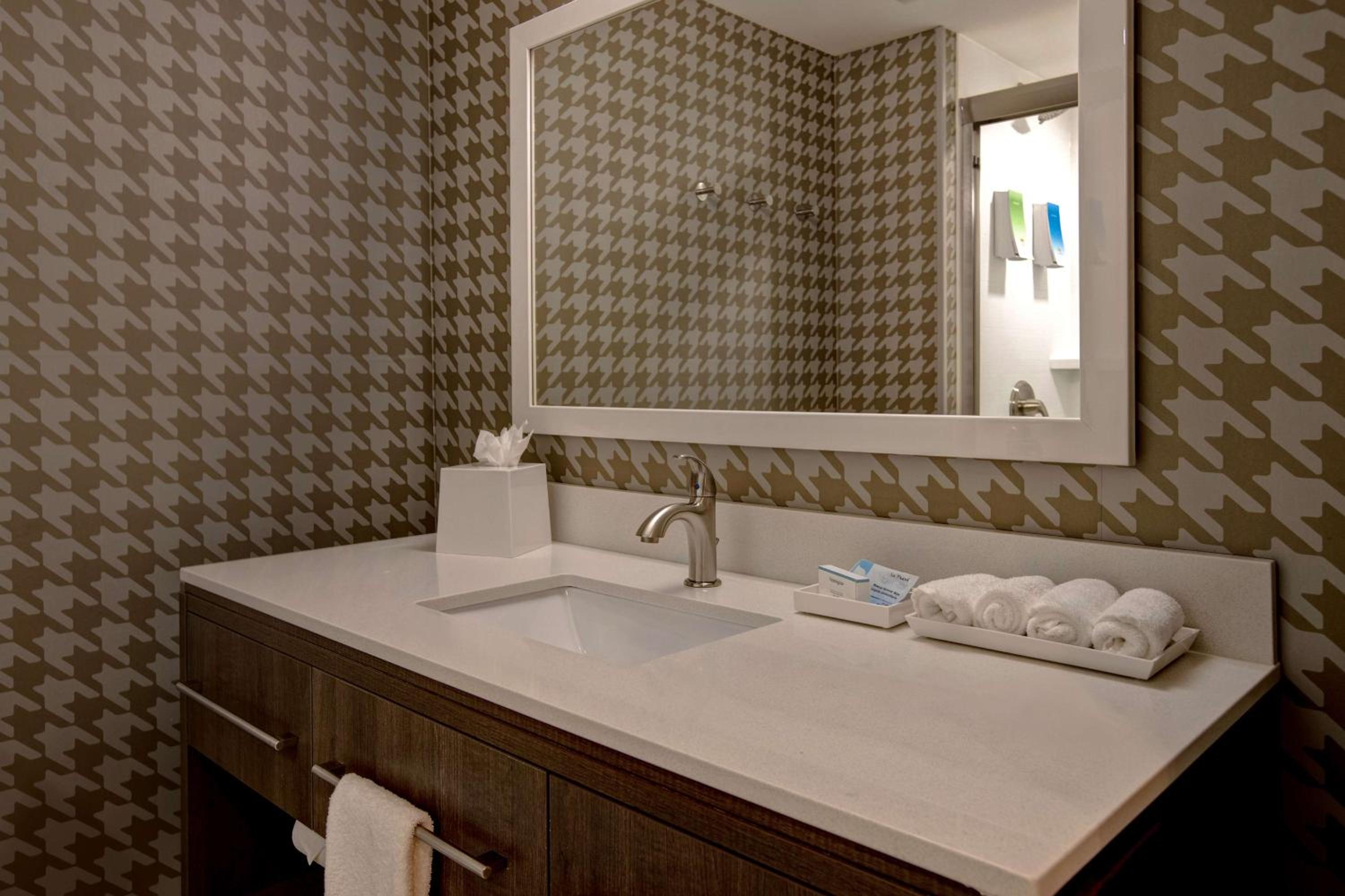 King Studio Suite - Hearing Access/Non-Smoking